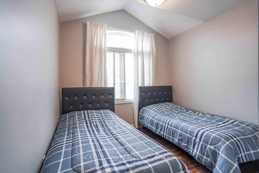 Photo 20 of 249 Monarch Avenue, Ajax, South West — HOMEH