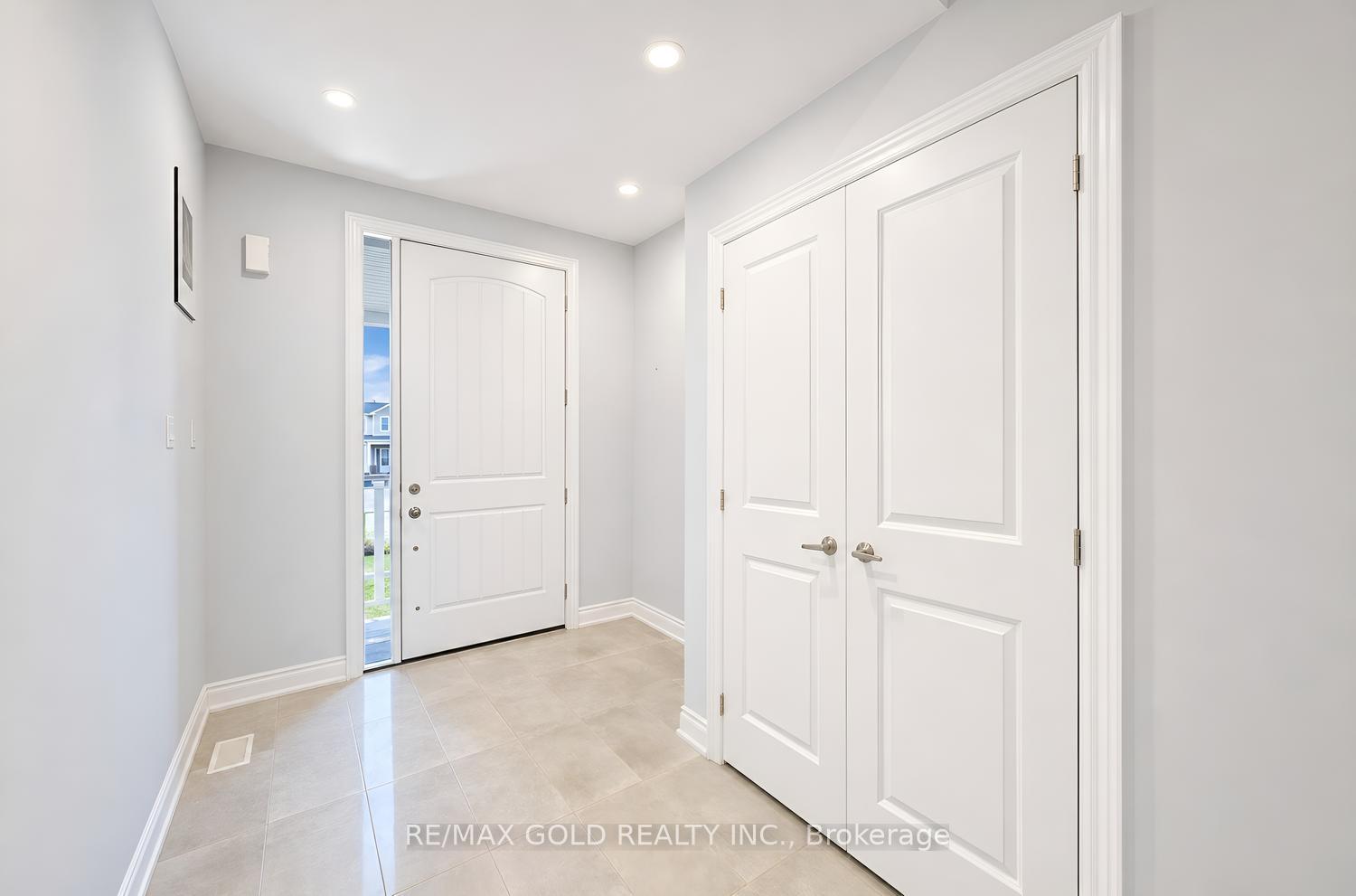 Photo 6 of 4 Kiernan Crescent N, New Tecumseth, Alliston — HOMEH