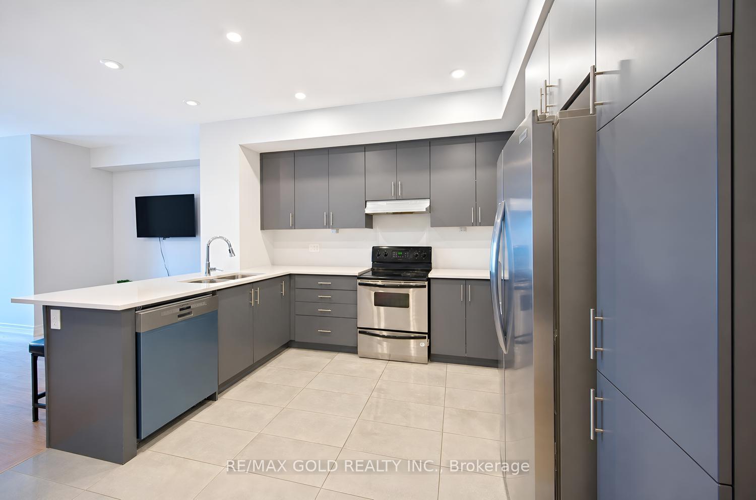 Photo 21 of 4 Kiernan Crescent N, New Tecumseth, Alliston — HOMEH