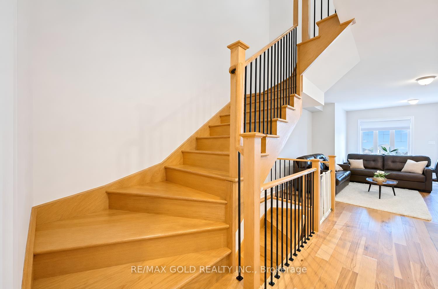 Photo 25 of 4 Kiernan Crescent N, New Tecumseth, Alliston — HOMEH