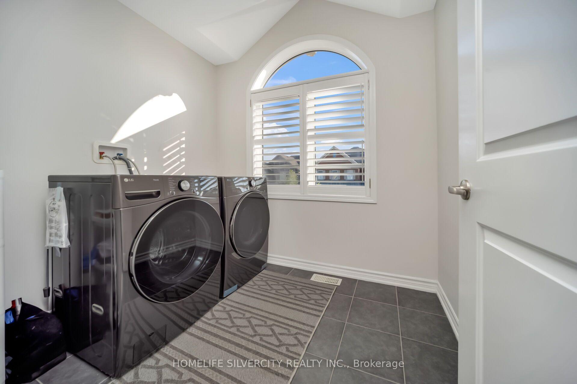 Photo 33 of 60 Tysonville Circle, Brampton, Northwest Brampton — HOMEH