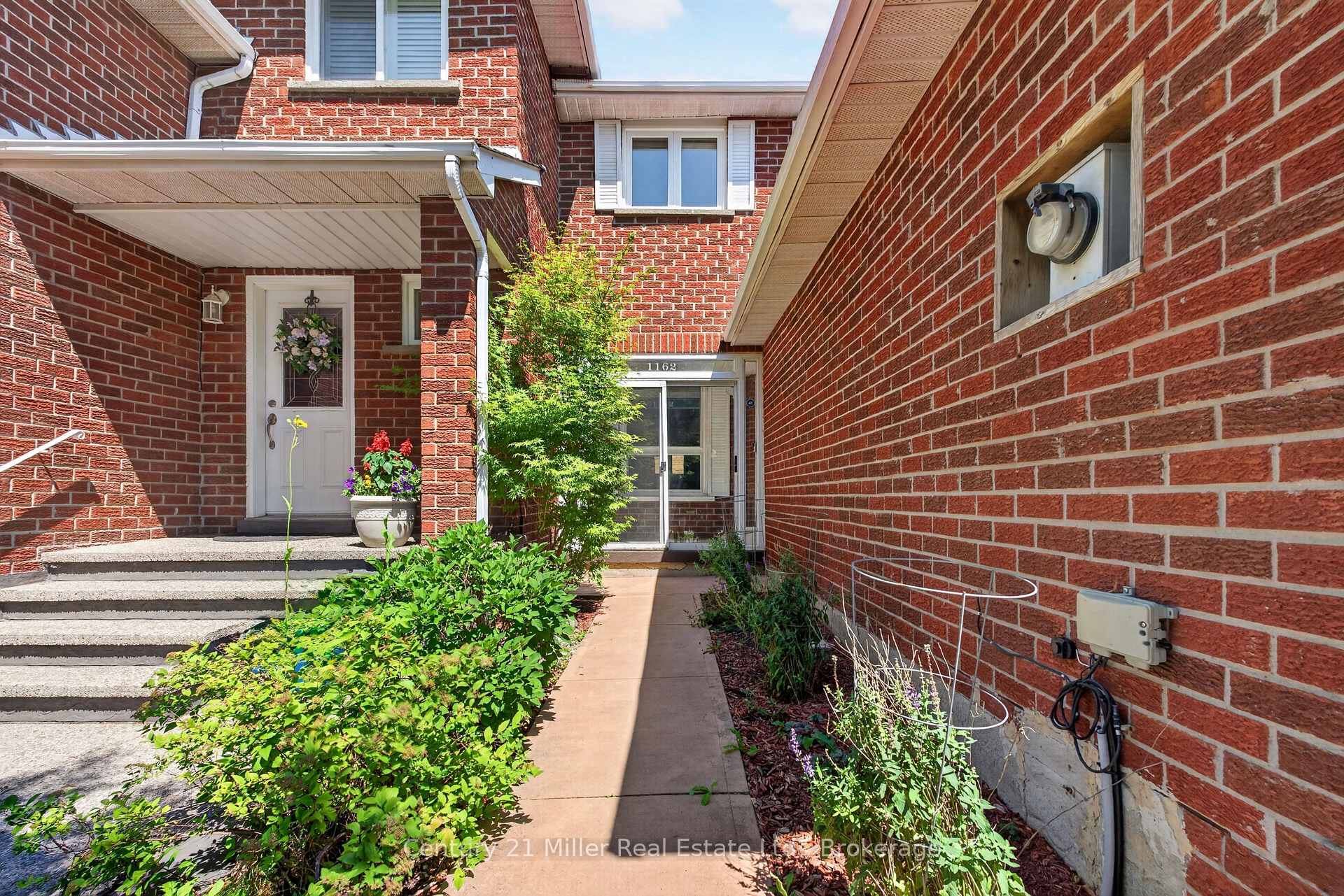 Photo 3 of 1162 Avondale Drive, Oakville, Wedgewood Creek — HOMEH