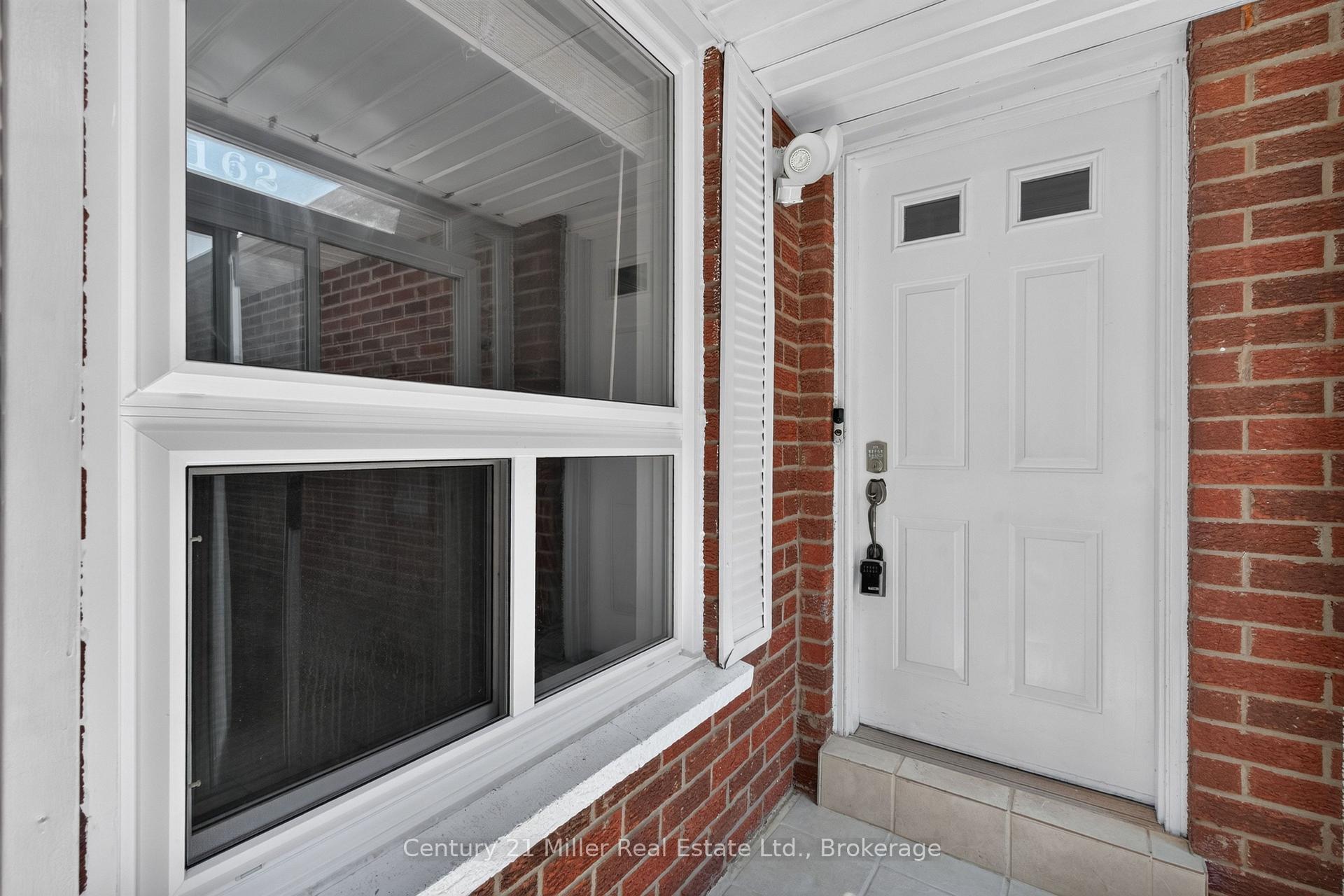 Photo 4 of 1162 Avondale Drive, Oakville, Wedgewood Creek — HOMEH