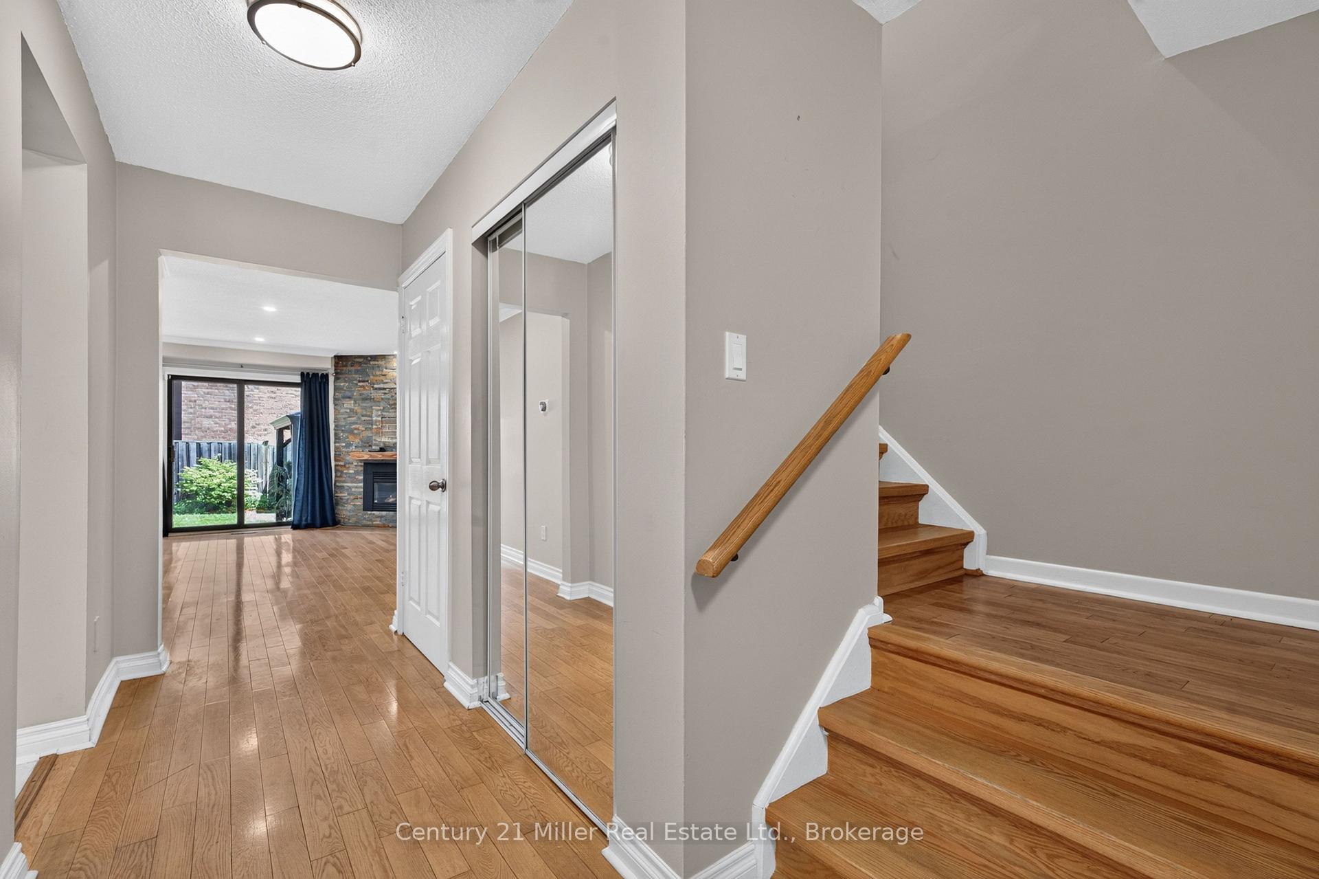 Photo 5 of 1162 Avondale Drive, Oakville, Wedgewood Creek — HOMEH