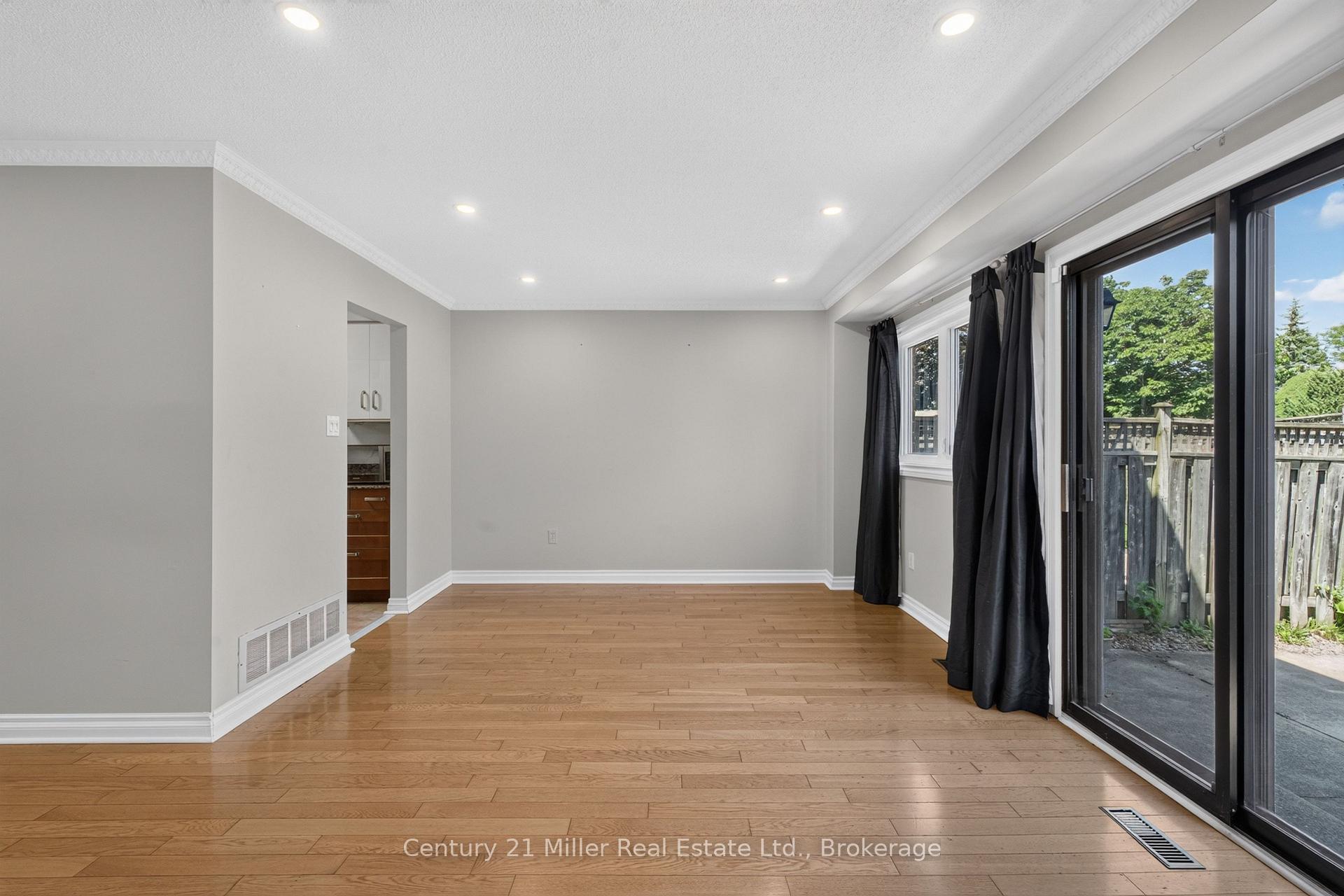 Photo 9 of 1162 Avondale Drive, Oakville, Wedgewood Creek — HOMEH