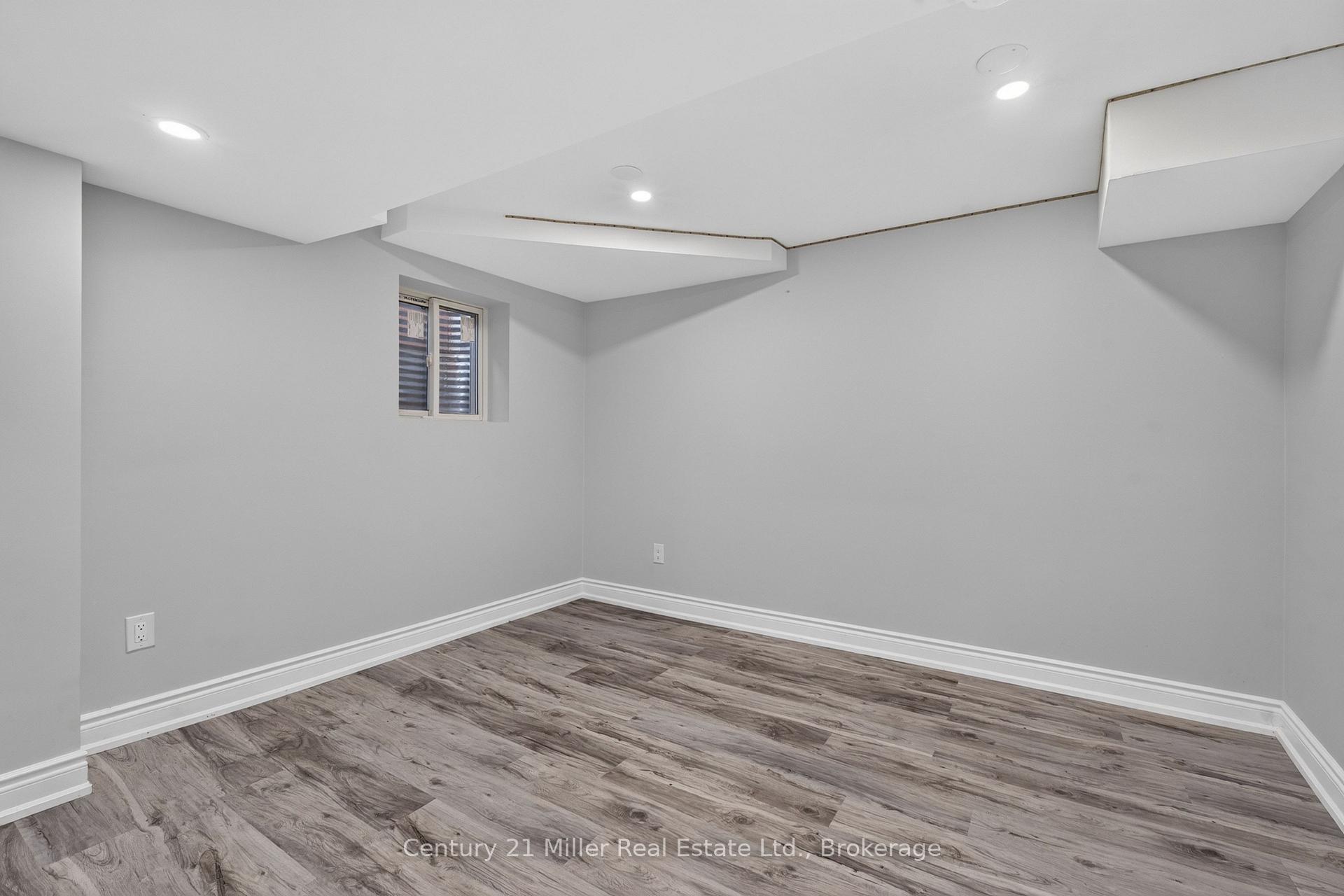 Photo 32 of 1162 Avondale Drive, Oakville, Wedgewood Creek — HOMEH