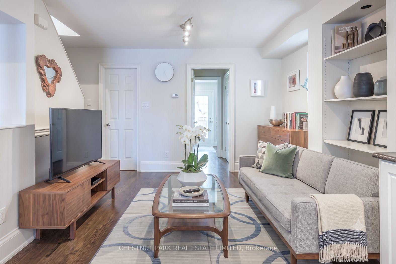 Photo 5 of Unit Upper, 340 Keewatin Avenue, Toronto, Mount Pleasant East — HOMEH