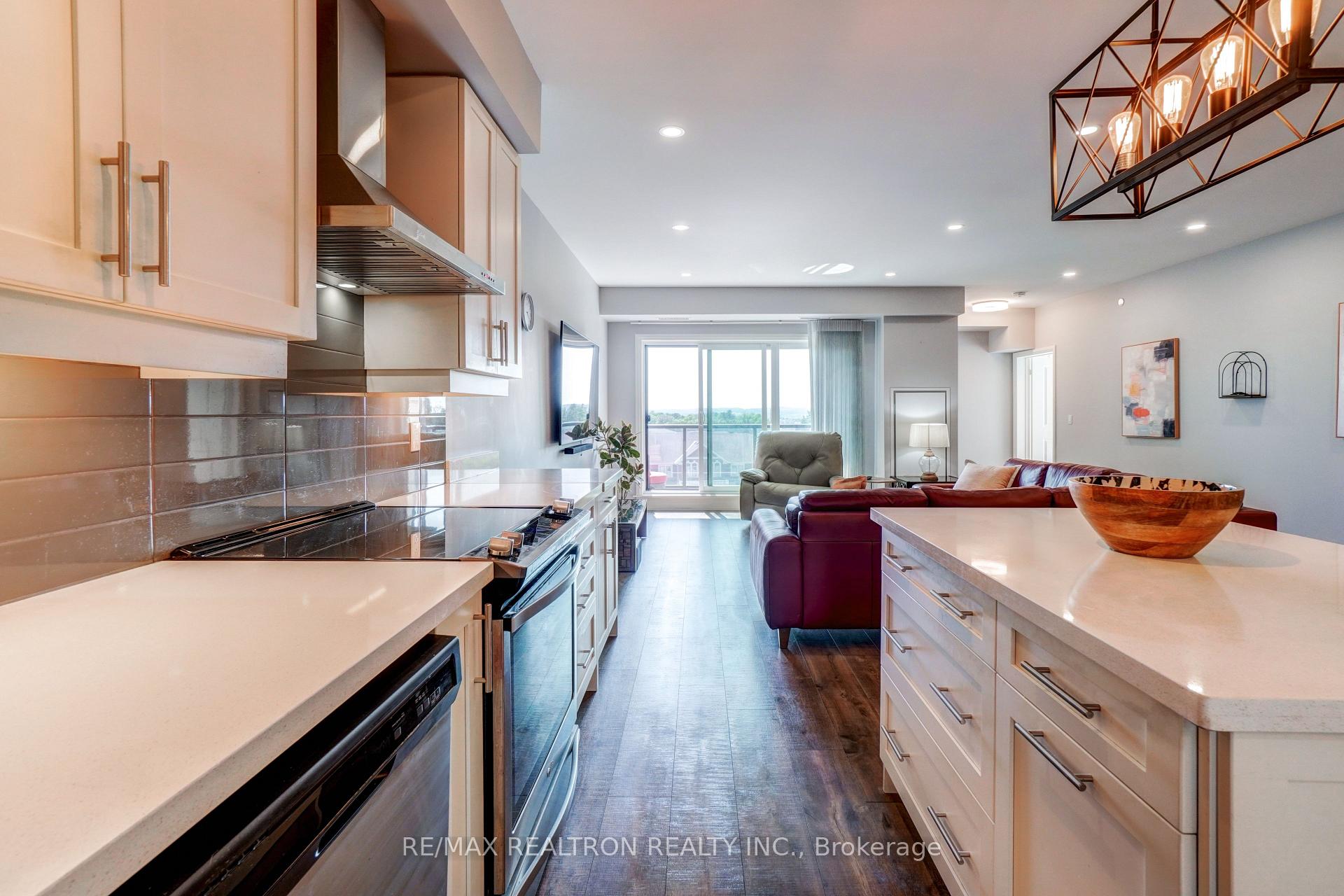 Photo 9 of Unit 331, 555 William Graham Drive, Aurora, Rural Aurora — HOMEH