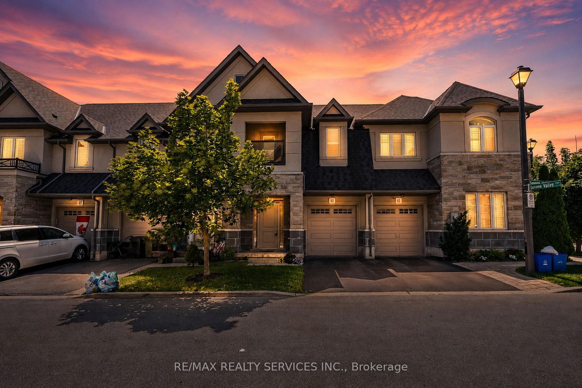 Photo 2 of 43 Sonoma Valley Crescent, Hamilton, Mewburn — HOMEH