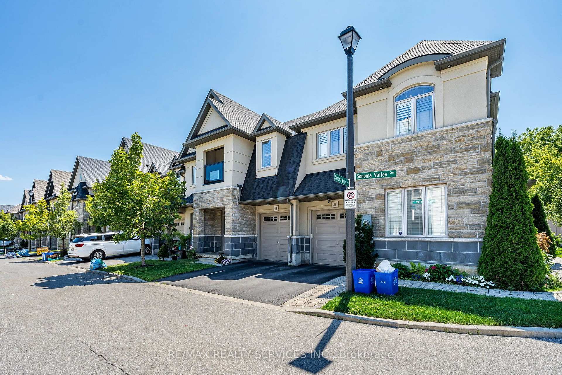 Photo 3 of 43 Sonoma Valley Crescent, Hamilton, Mewburn — HOMEH