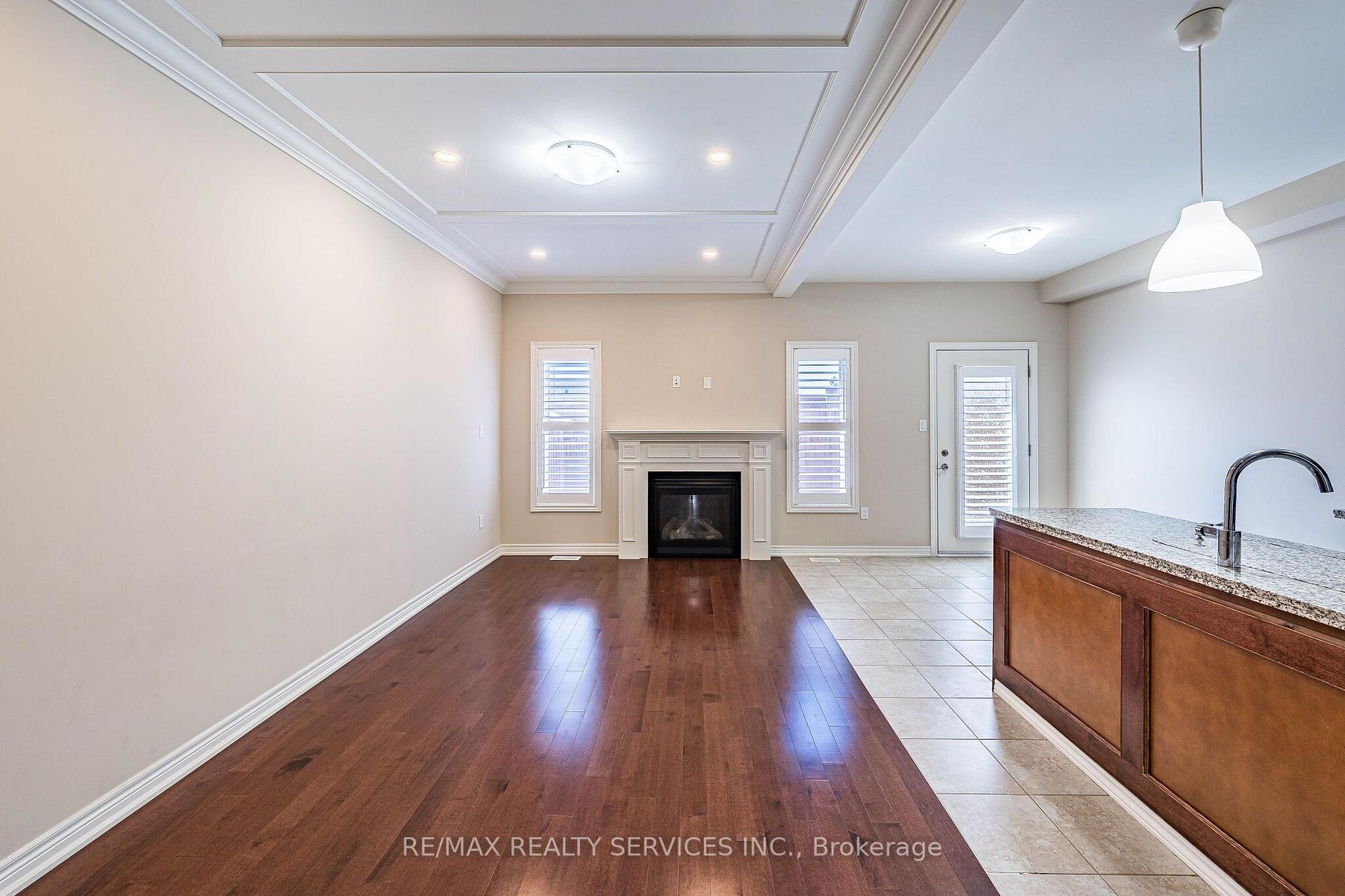 Photo 9 of 43 Sonoma Valley Crescent, Hamilton, Mewburn — HOMEH