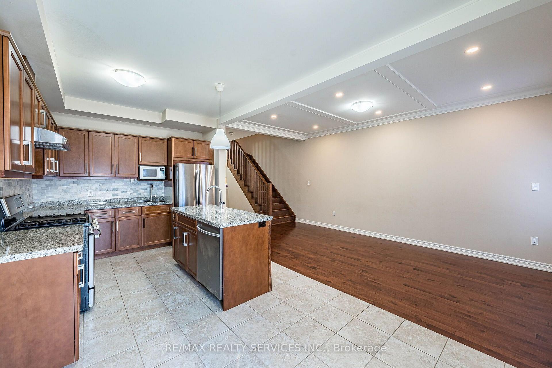 Photo 12 of 43 Sonoma Valley Crescent, Hamilton, Mewburn — HOMEH