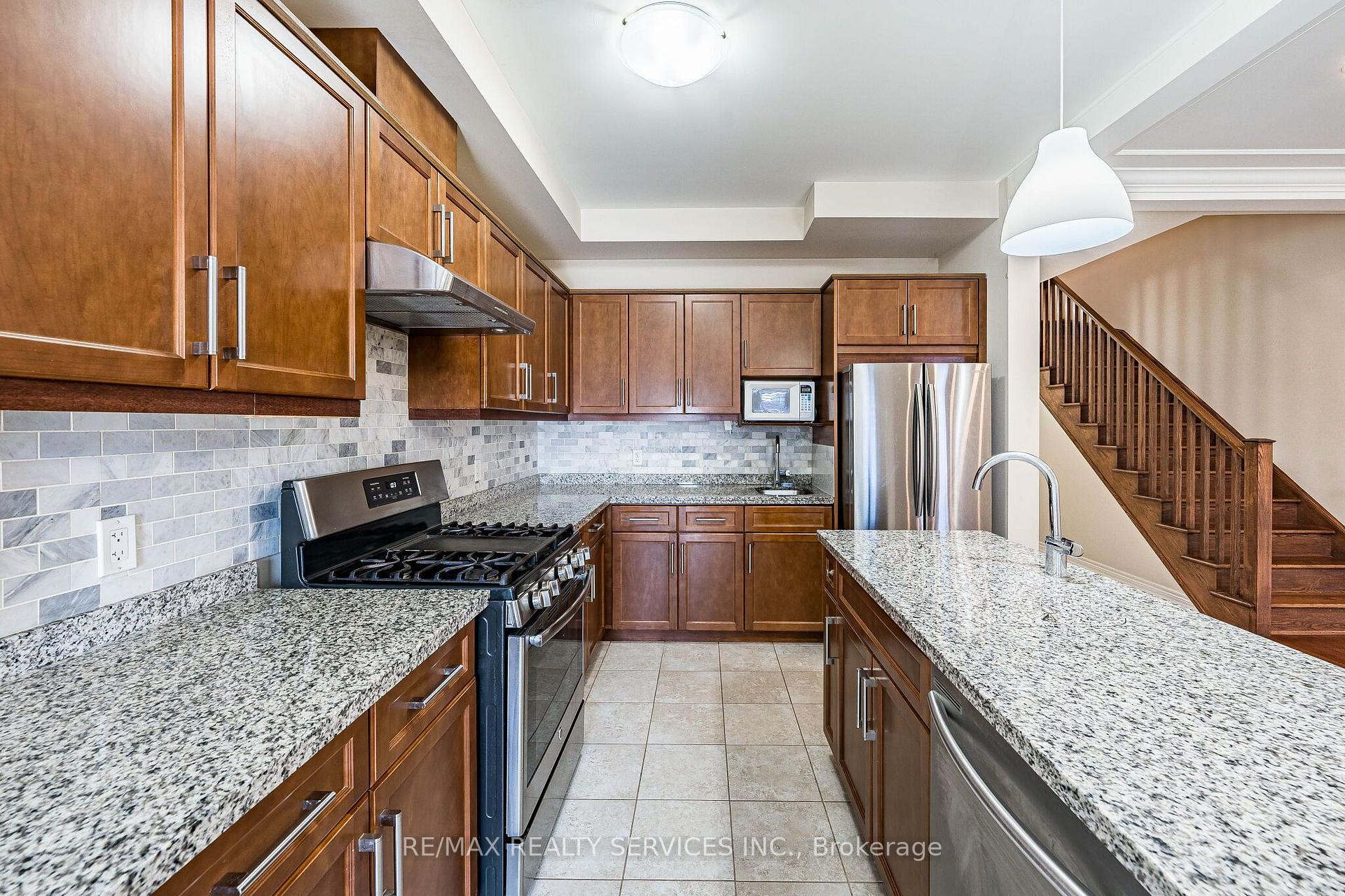 Photo 14 of 43 Sonoma Valley Crescent, Hamilton, Mewburn — HOMEH