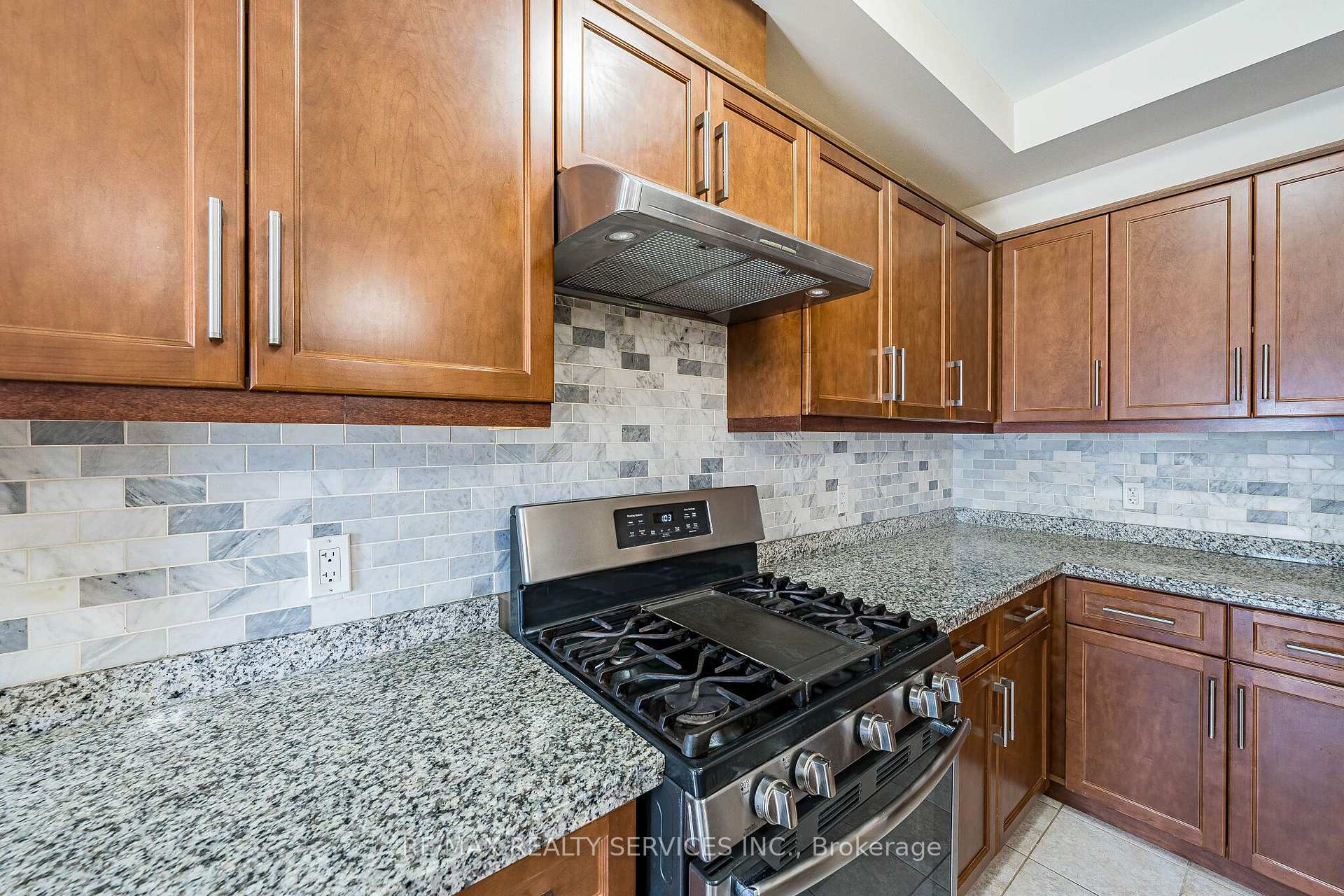 Photo 15 of 43 Sonoma Valley Crescent, Hamilton, Mewburn — HOMEH