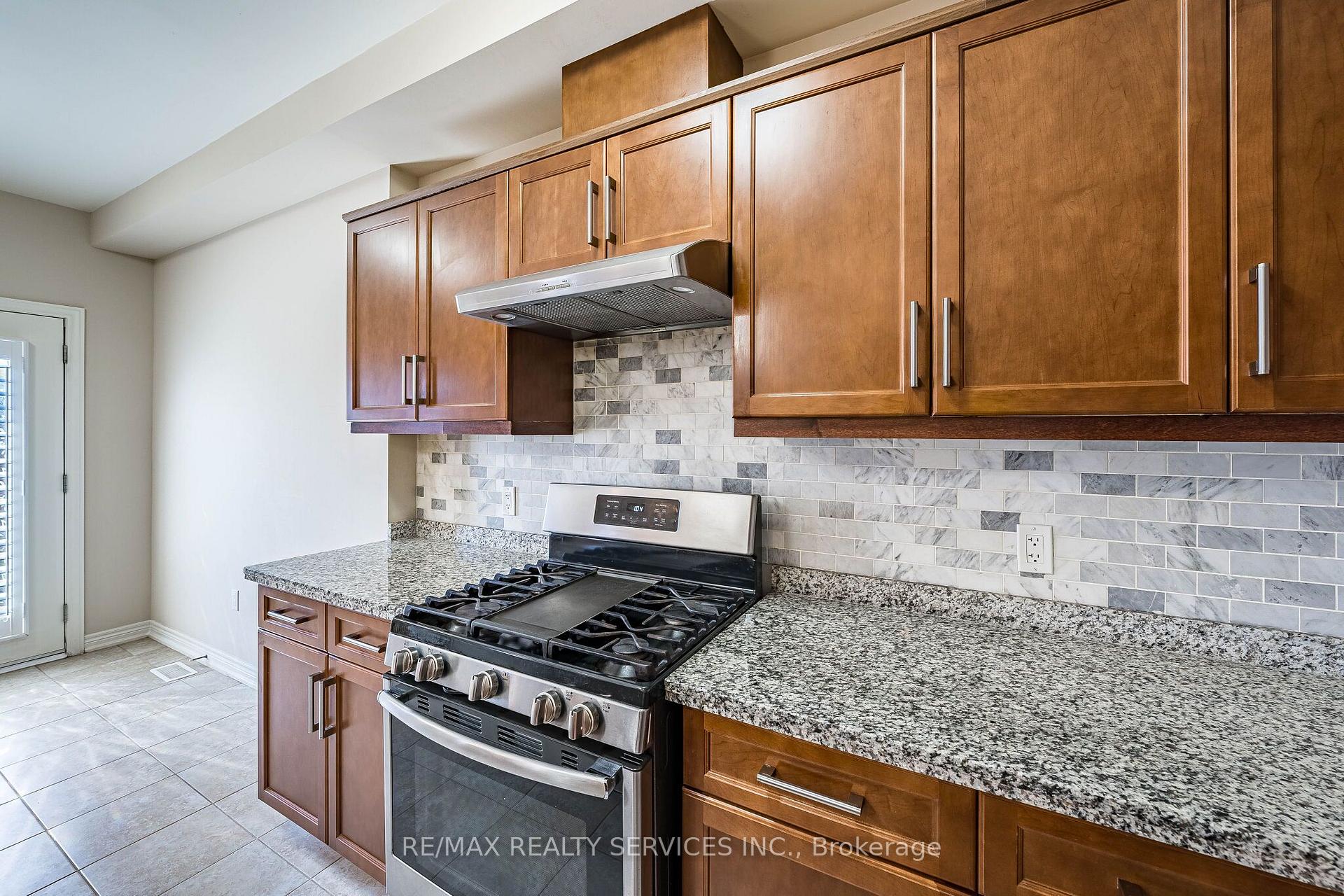 Photo 16 of 43 Sonoma Valley Crescent, Hamilton, Mewburn — HOMEH