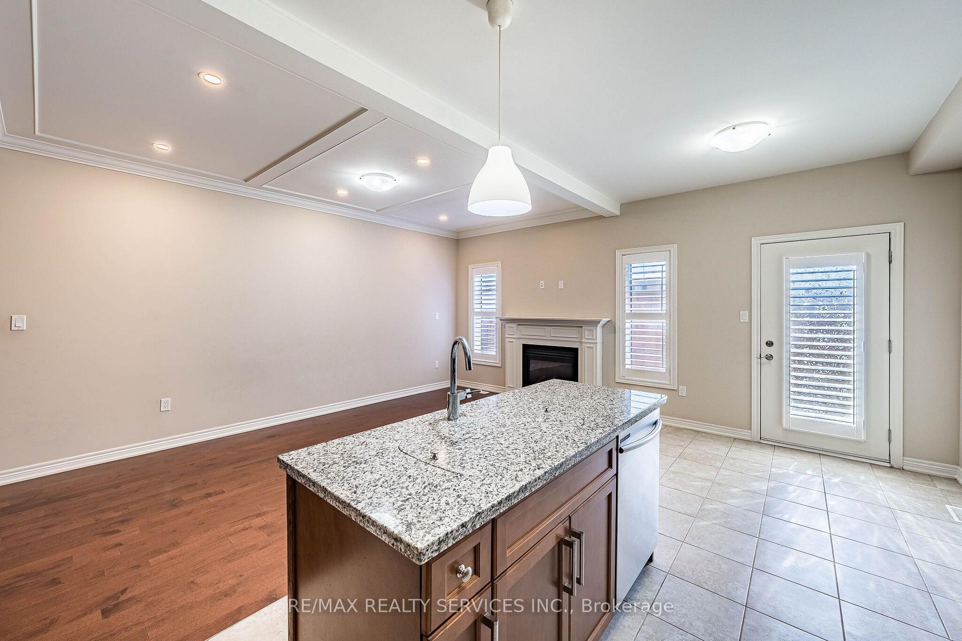 Photo 17 of 43 Sonoma Valley Crescent, Hamilton, Mewburn — HOMEH