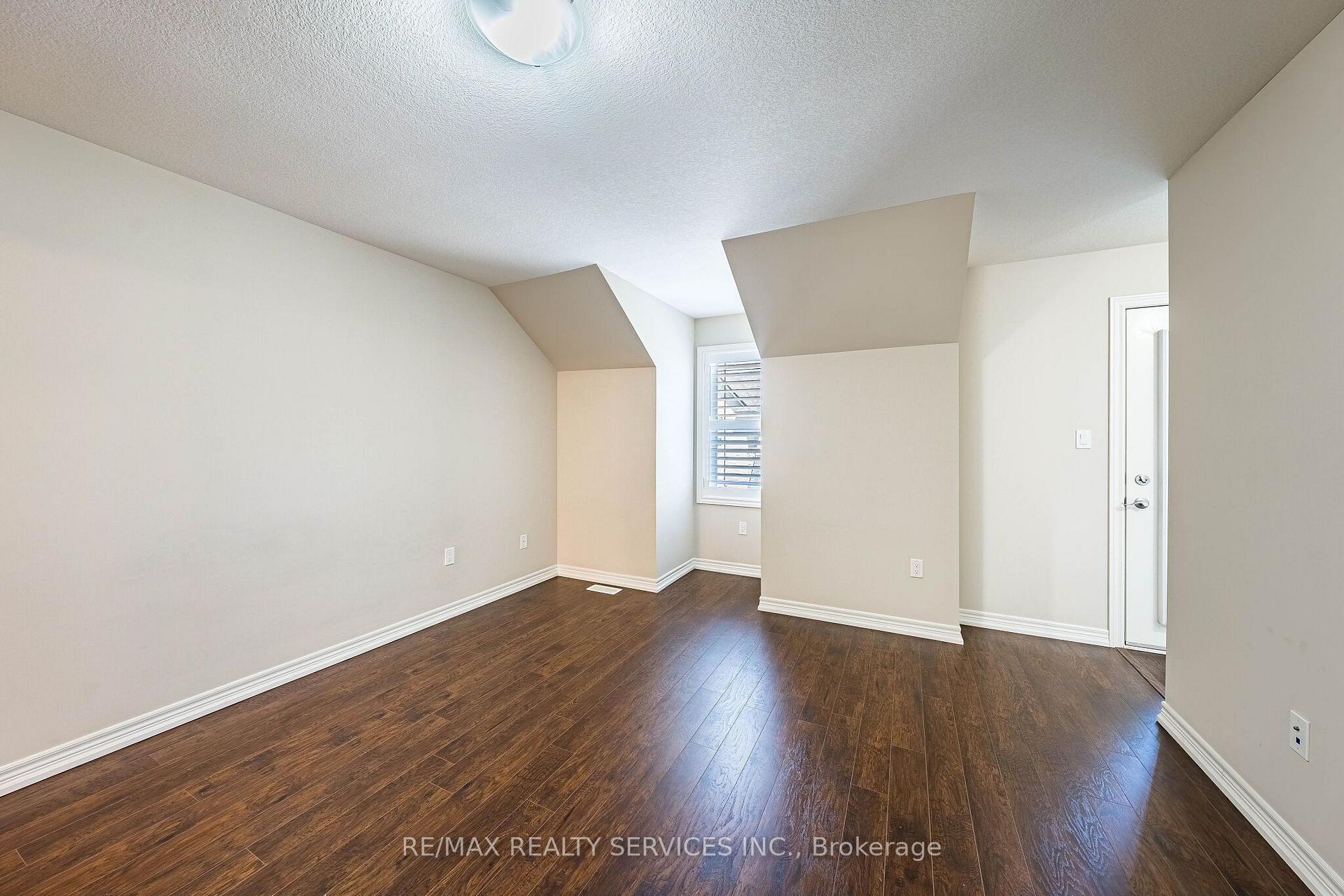 Photo 22 of 43 Sonoma Valley Crescent, Hamilton, Mewburn — HOMEH