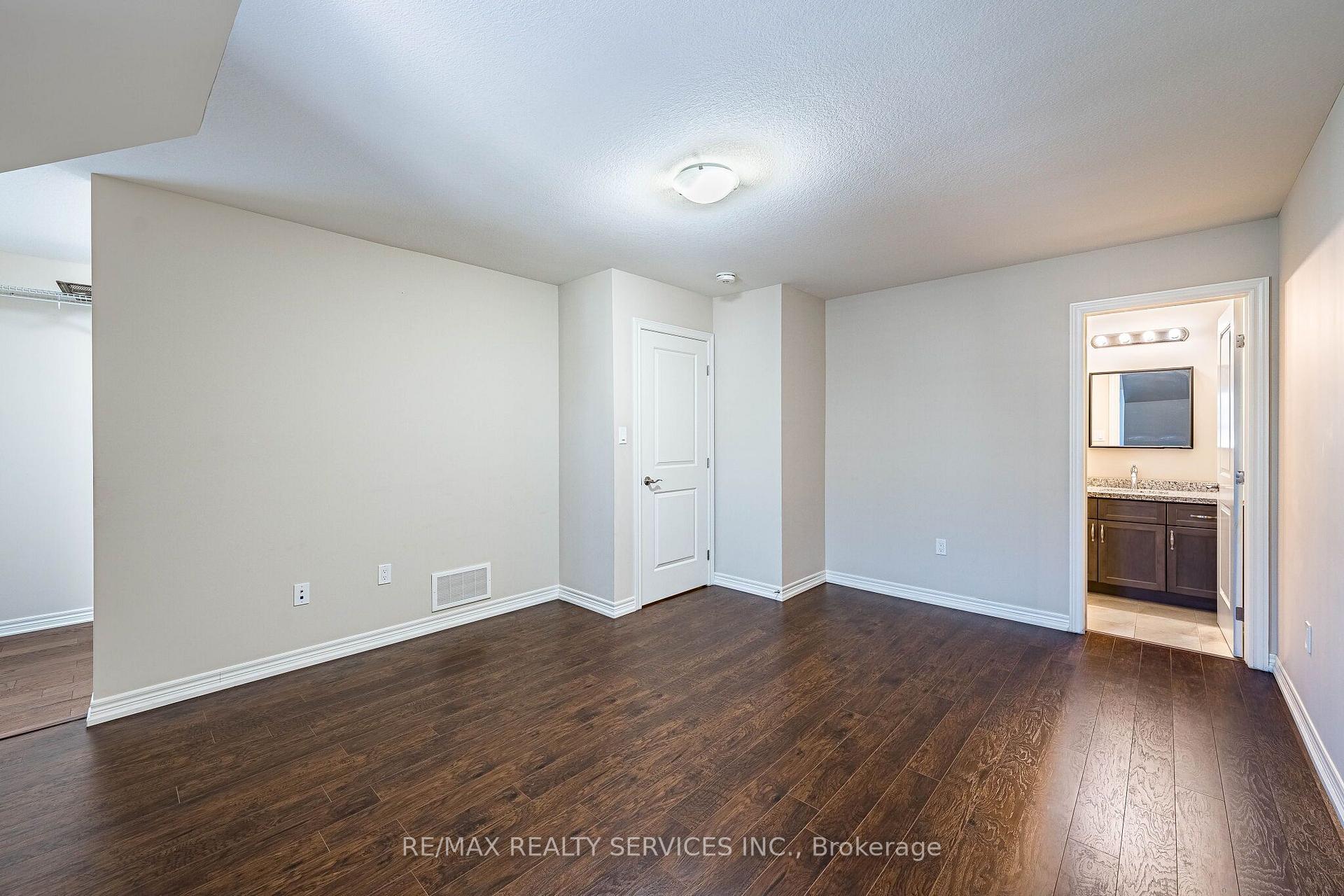 Photo 24 of 43 Sonoma Valley Crescent, Hamilton, Mewburn — HOMEH