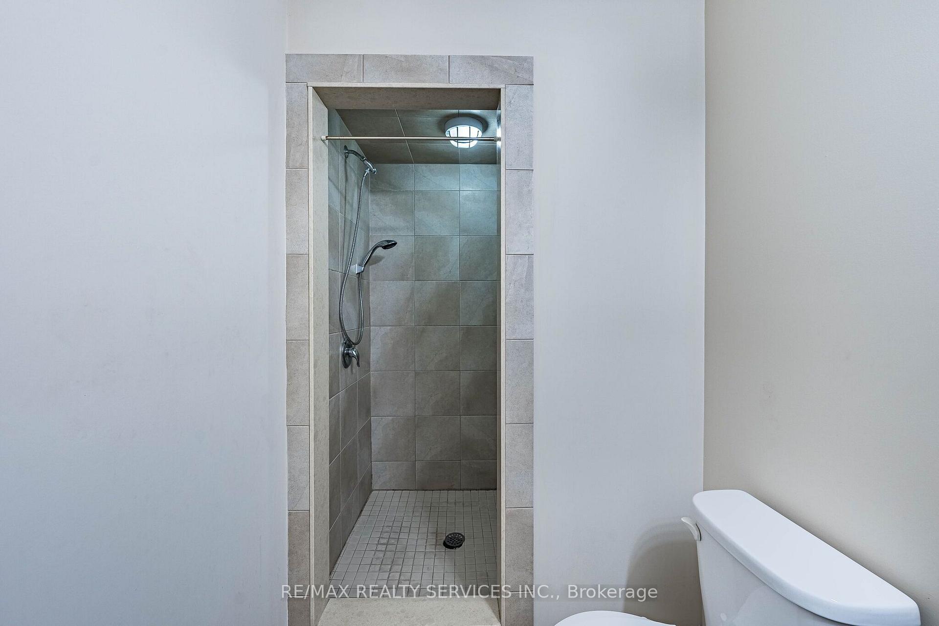 Photo 31 of 43 Sonoma Valley Crescent, Hamilton, Mewburn — HOMEH