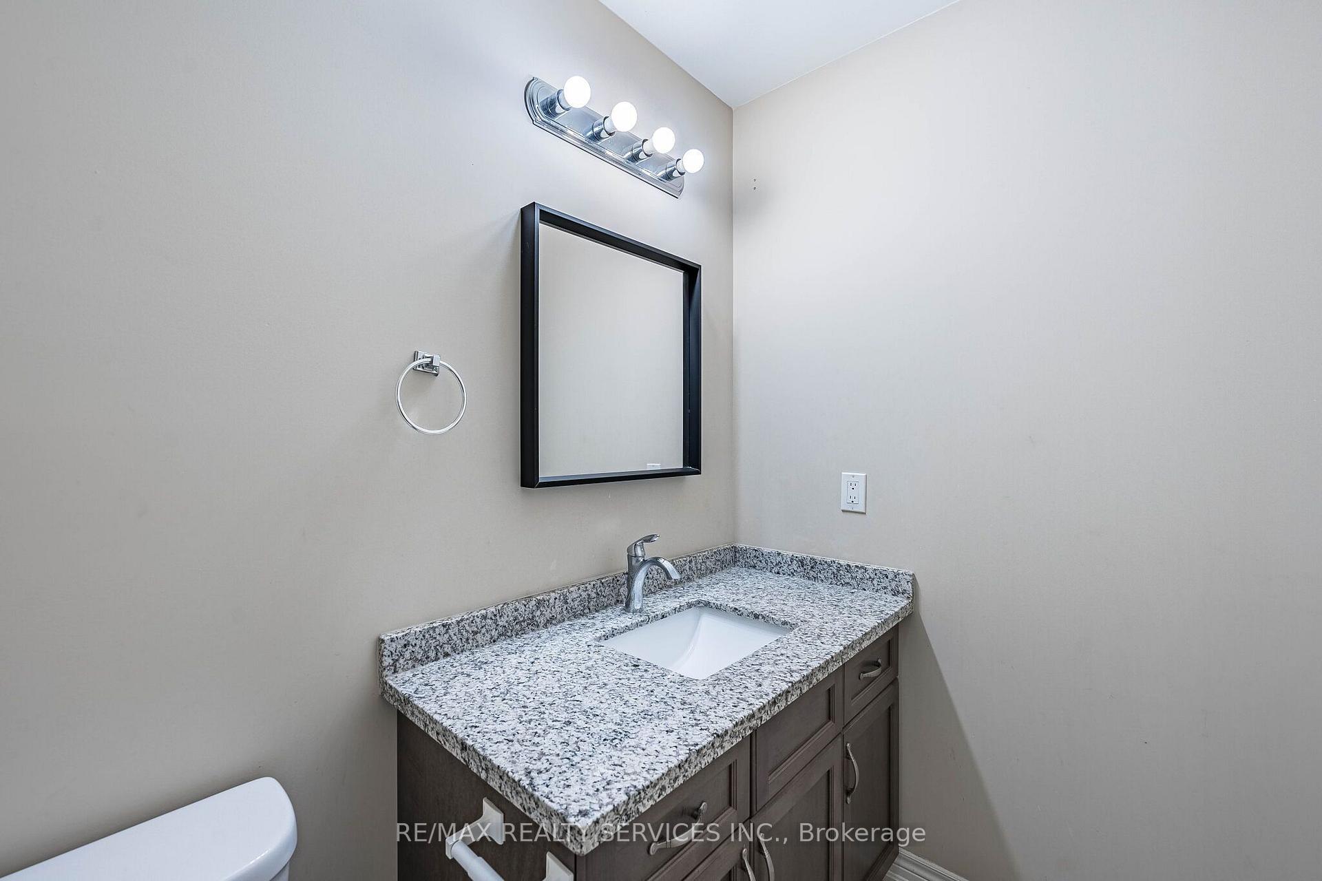 Photo 32 of 43 Sonoma Valley Crescent, Hamilton, Mewburn — HOMEH