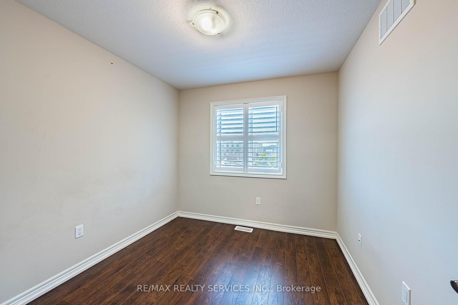 Photo 33 of 43 Sonoma Valley Crescent, Hamilton, Mewburn — HOMEH