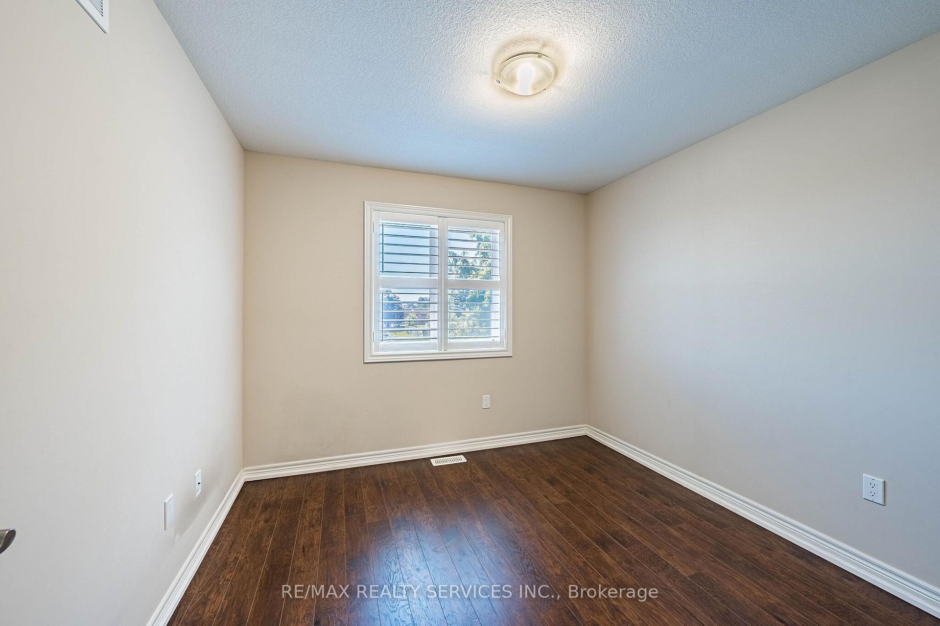 Photo 35 of 43 Sonoma Valley Crescent, Hamilton, Mewburn — HOMEH