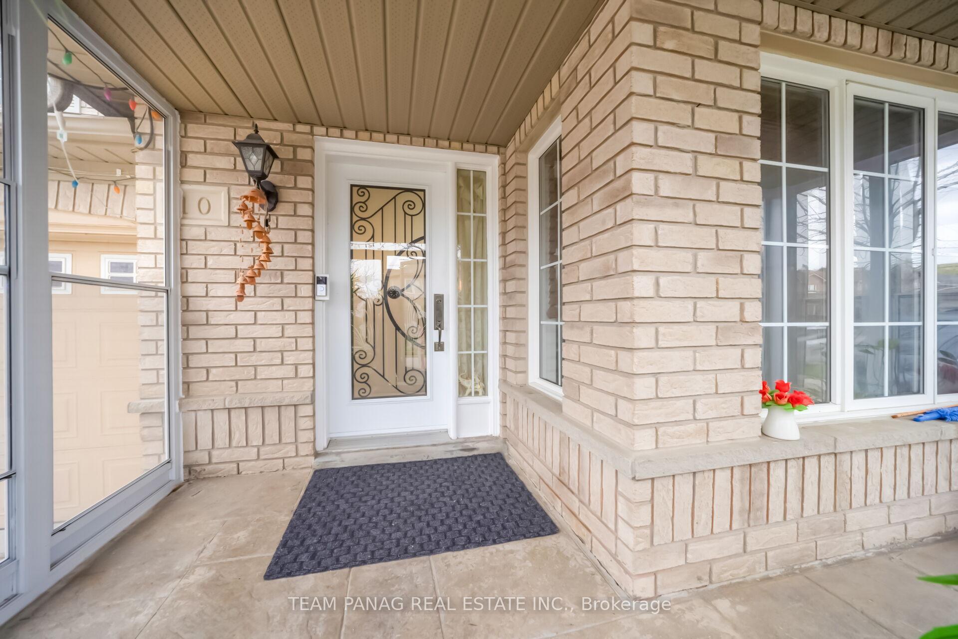 Photo 3 of 10 Hollowgrove Boulevard, Brampton, Vales of Castlemore — HOMEH