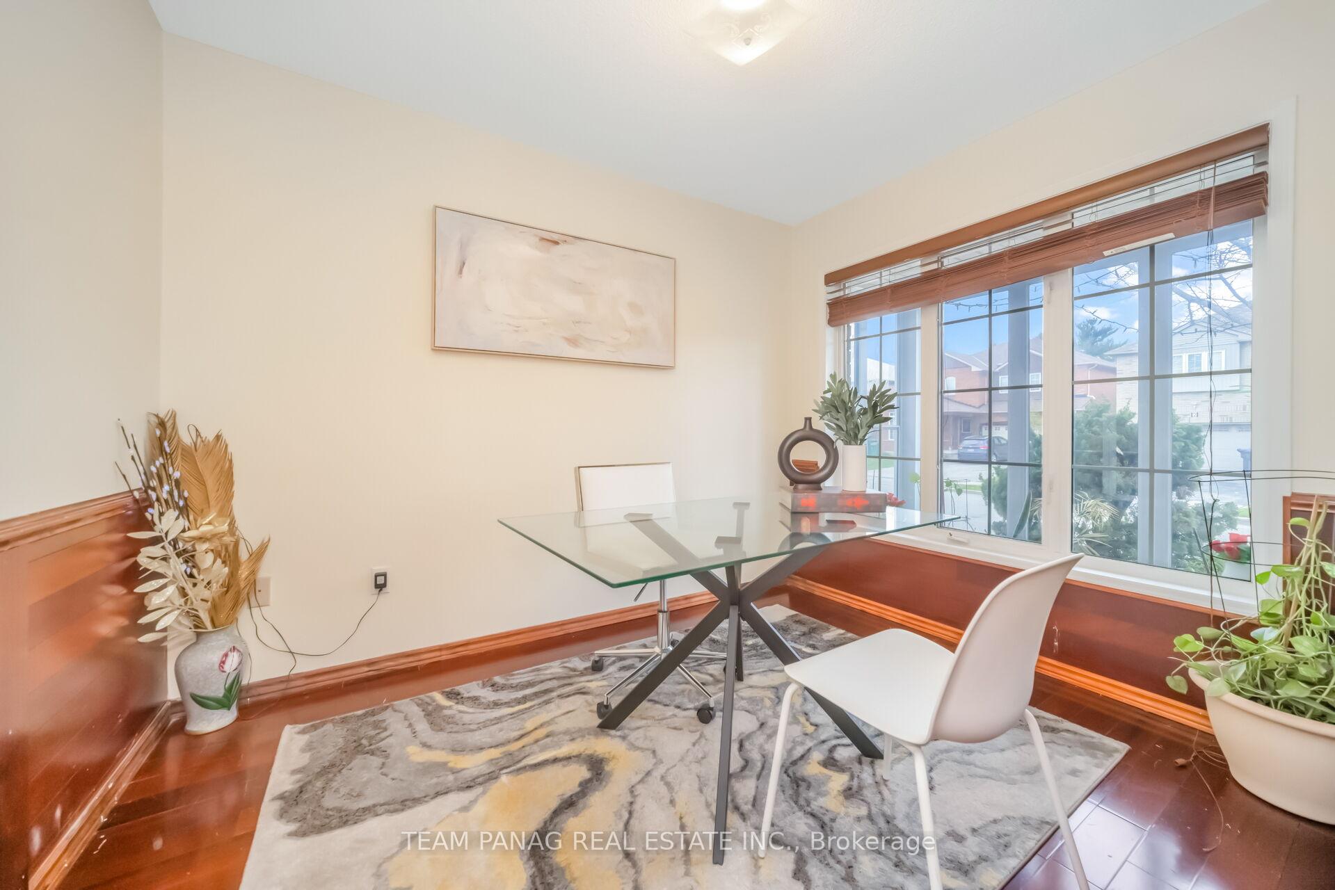 Photo 6 of 10 Hollowgrove Boulevard, Brampton, Vales of Castlemore — HOMEH
