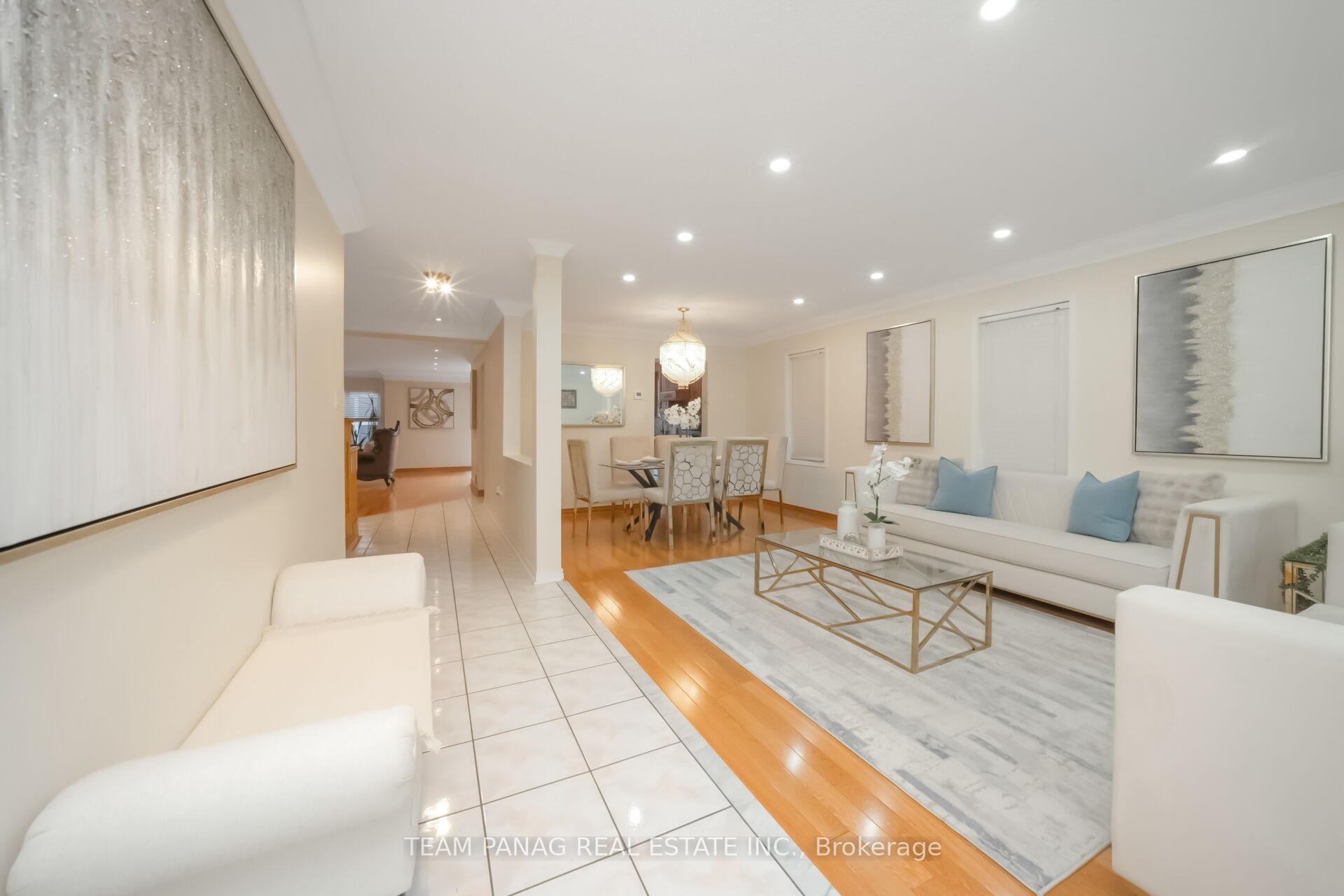Photo 7 of 10 Hollowgrove Boulevard, Brampton, Vales of Castlemore — HOMEH