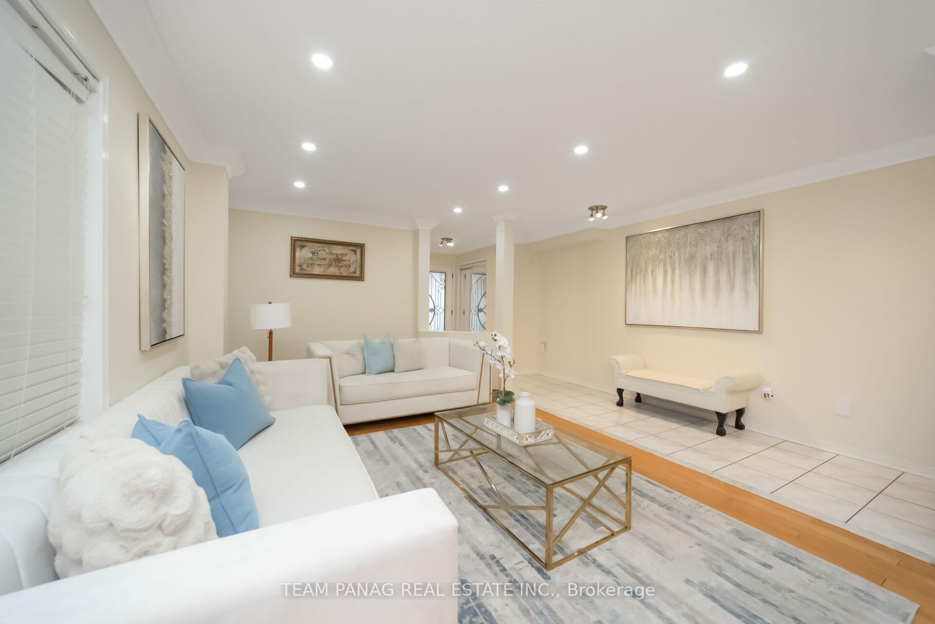 Photo 9 of 10 Hollowgrove Boulevard, Brampton, Vales of Castlemore — HOMEH