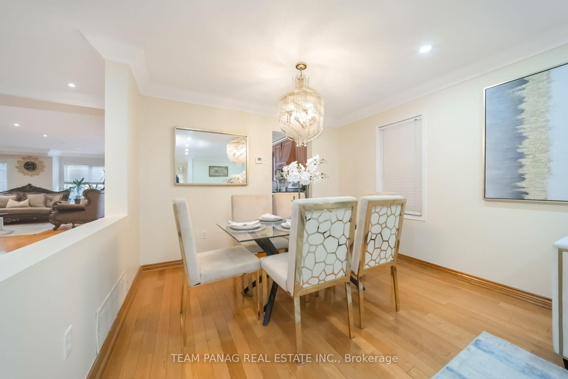 Photo 11 of 10 Hollowgrove Boulevard, Brampton, Vales of Castlemore — HOMEH