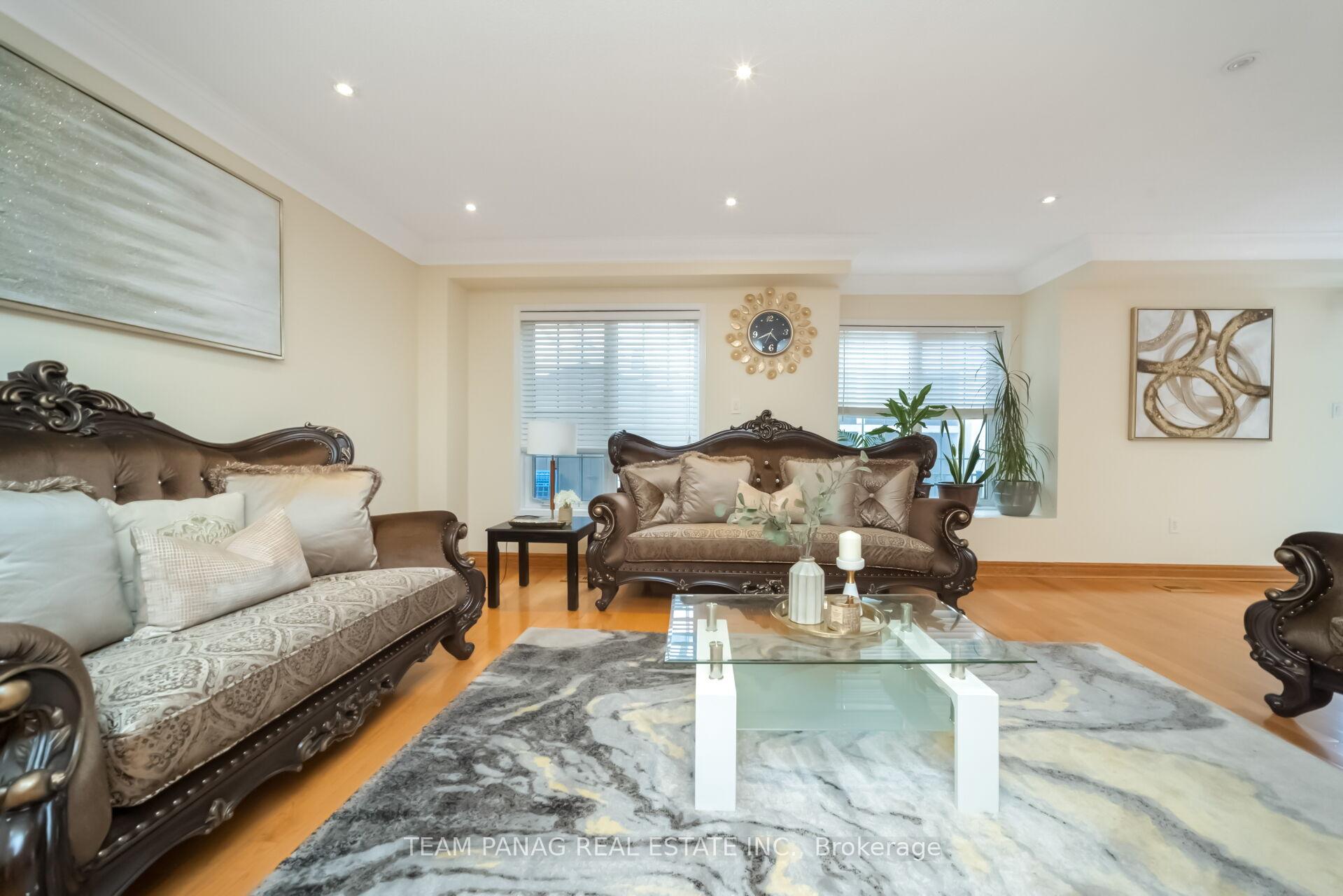 Photo 13 of 10 Hollowgrove Boulevard, Brampton, Vales of Castlemore — HOMEH