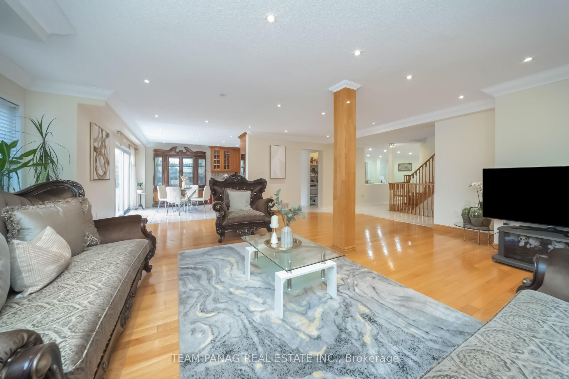 Photo 14 of 10 Hollowgrove Boulevard, Brampton, Vales of Castlemore — HOMEH