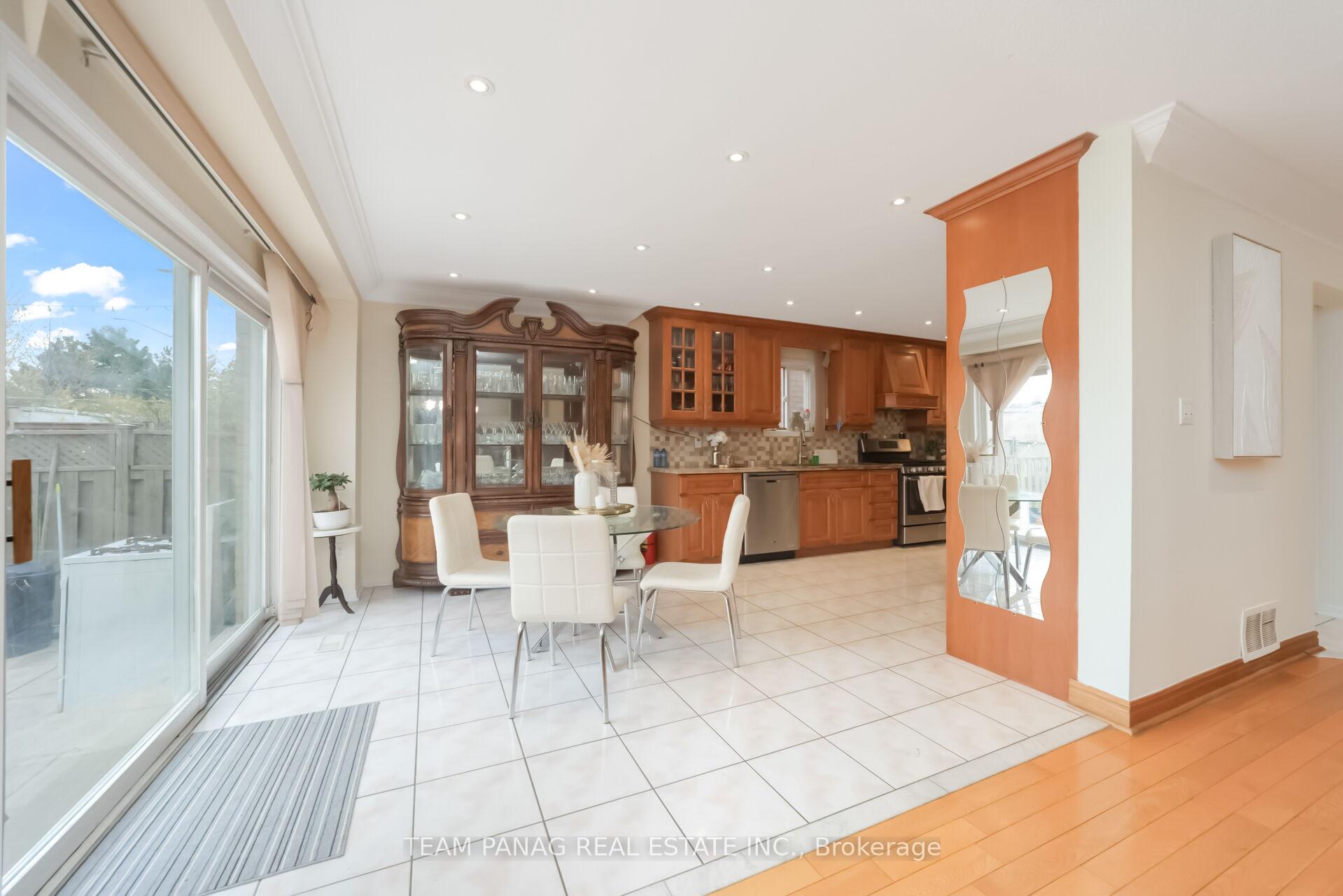 Photo 15 of 10 Hollowgrove Boulevard, Brampton, Vales of Castlemore — HOMEH