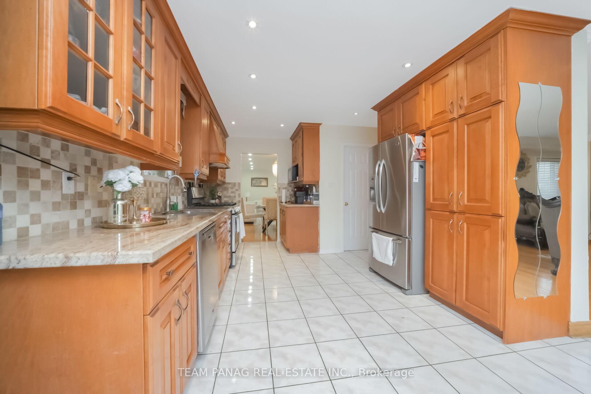 Photo 17 of 10 Hollowgrove Boulevard, Brampton, Vales of Castlemore — HOMEH