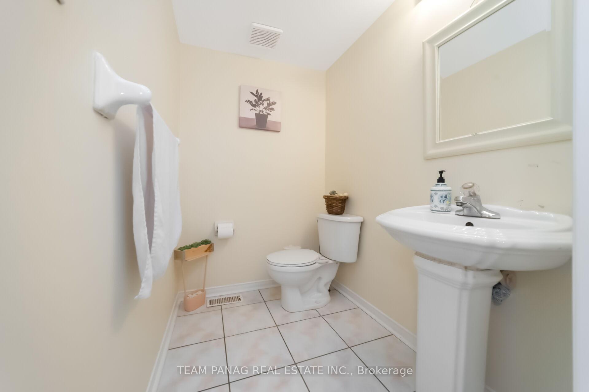 Photo 20 of 10 Hollowgrove Boulevard, Brampton, Vales of Castlemore — HOMEH