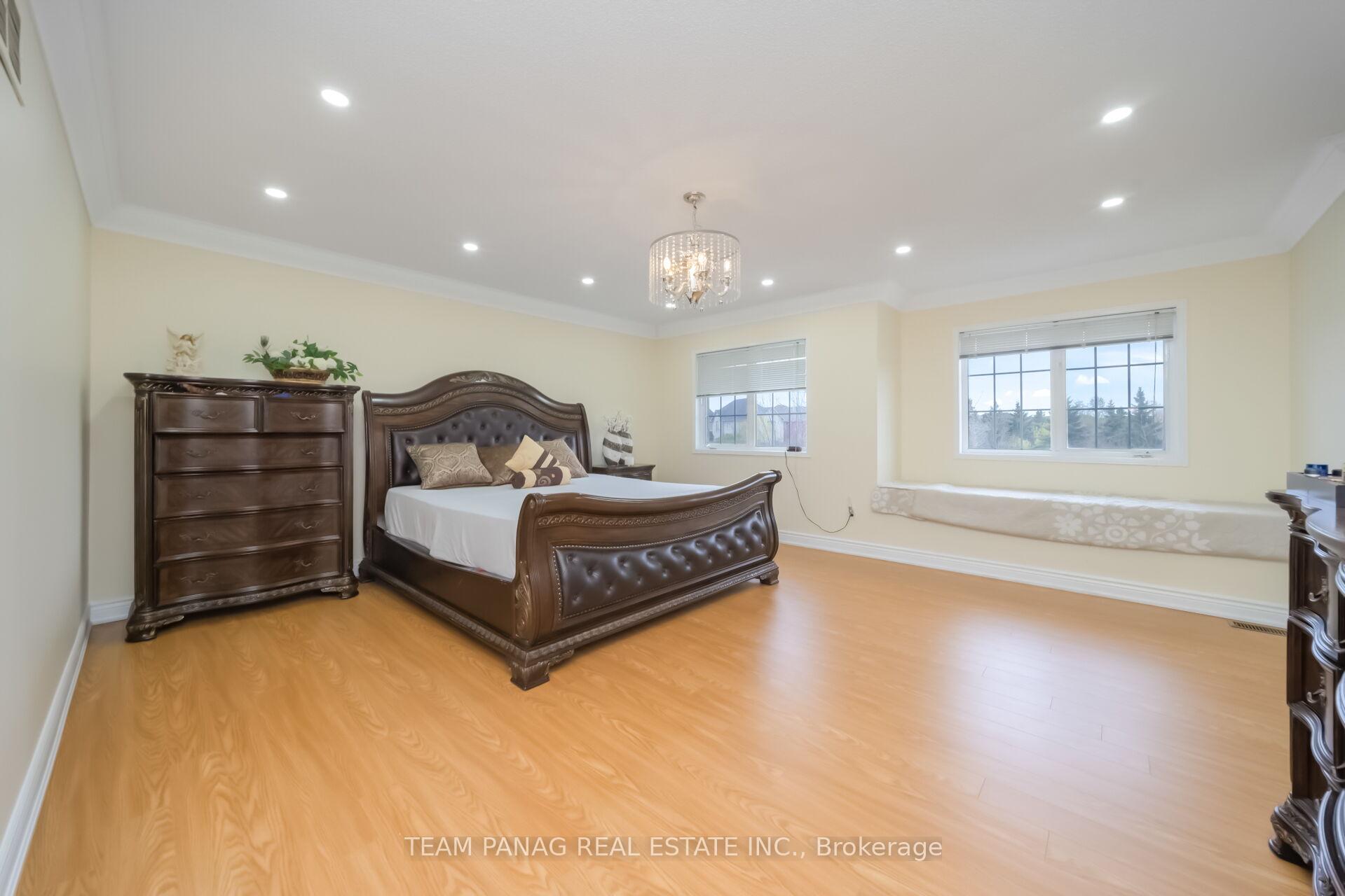 Photo 21 of 10 Hollowgrove Boulevard, Brampton, Vales of Castlemore — HOMEH