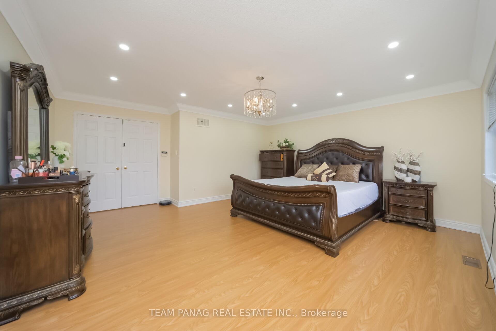 Photo 22 of 10 Hollowgrove Boulevard, Brampton, Vales of Castlemore — HOMEH