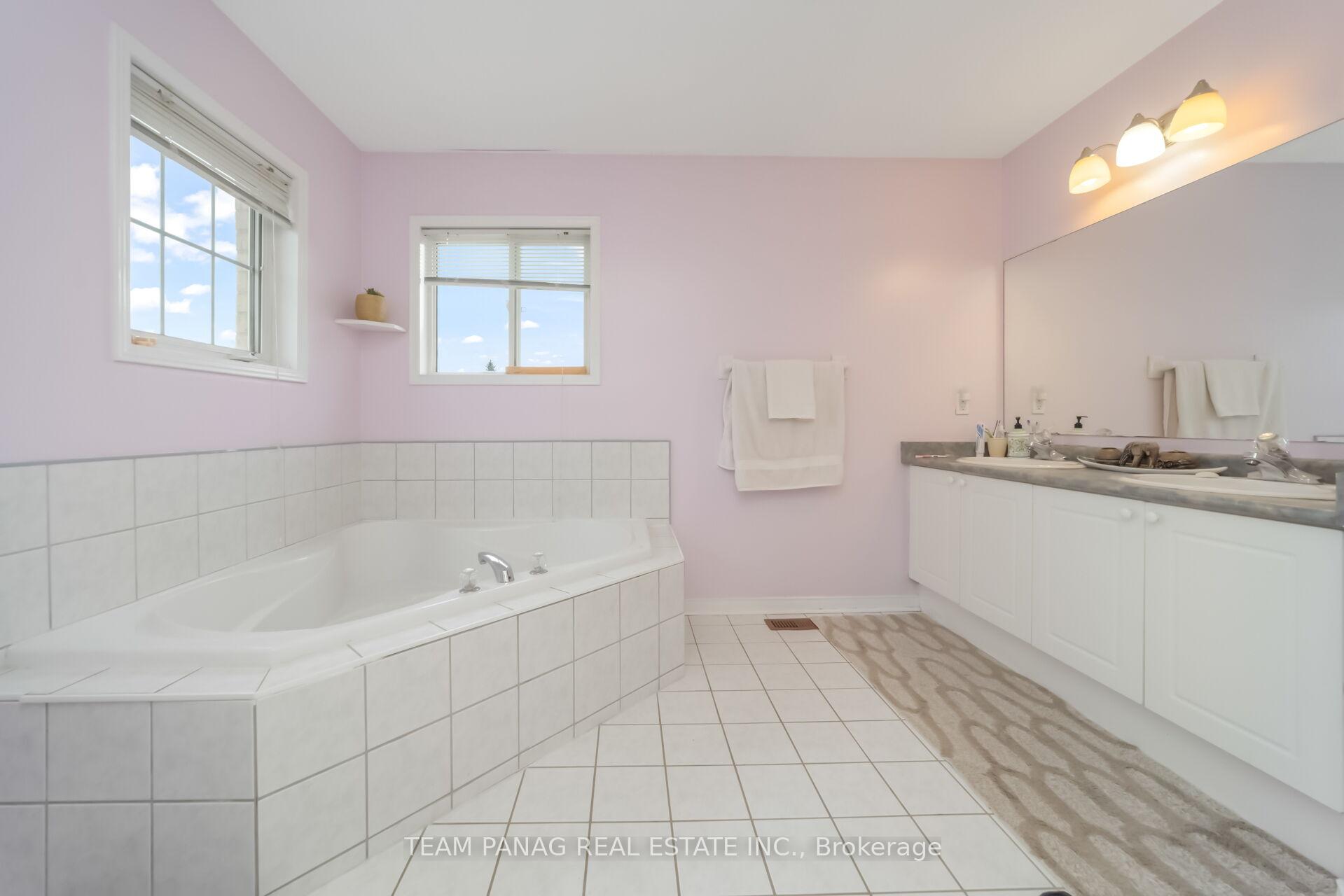 Photo 23 of 10 Hollowgrove Boulevard, Brampton, Vales of Castlemore — HOMEH