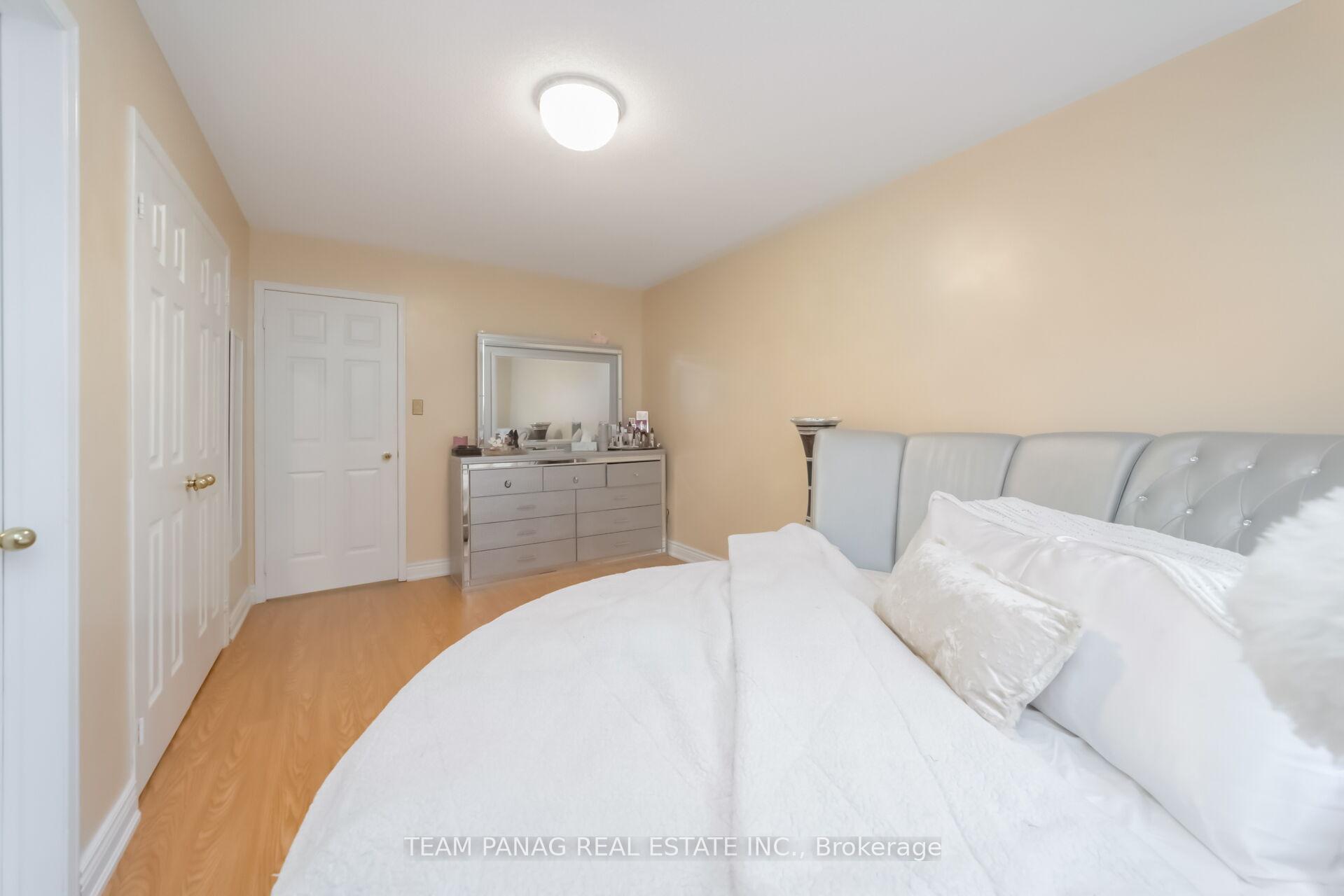 Photo 25 of 10 Hollowgrove Boulevard, Brampton, Vales of Castlemore — HOMEH