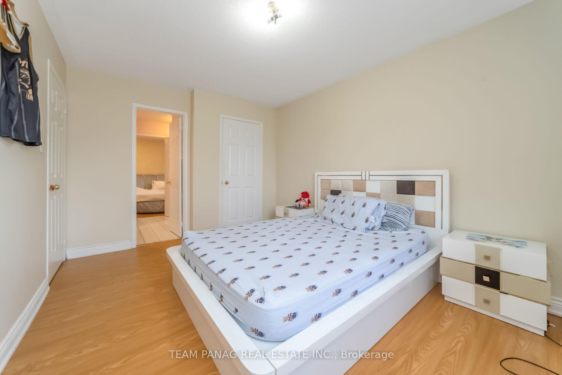 Photo 28 of 10 Hollowgrove Boulevard, Brampton, Vales of Castlemore — HOMEH