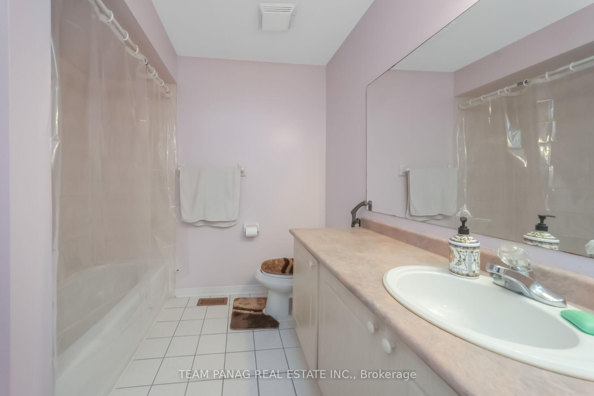 Photo 32 of 10 Hollowgrove Boulevard, Brampton, Vales of Castlemore — HOMEH