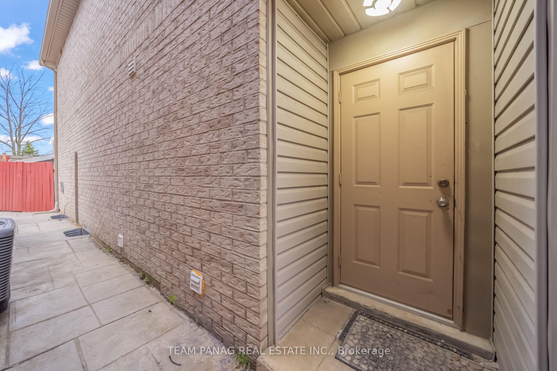 Photo 34 of 10 Hollowgrove Boulevard, Brampton, Vales of Castlemore — HOMEH