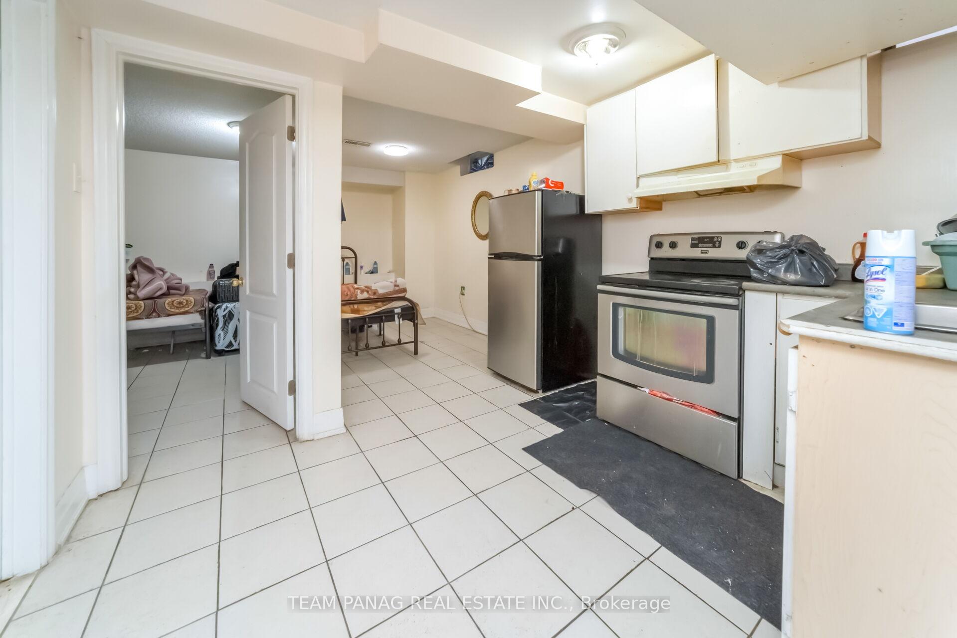 Photo 37 of 10 Hollowgrove Boulevard, Brampton, Vales of Castlemore — HOMEH