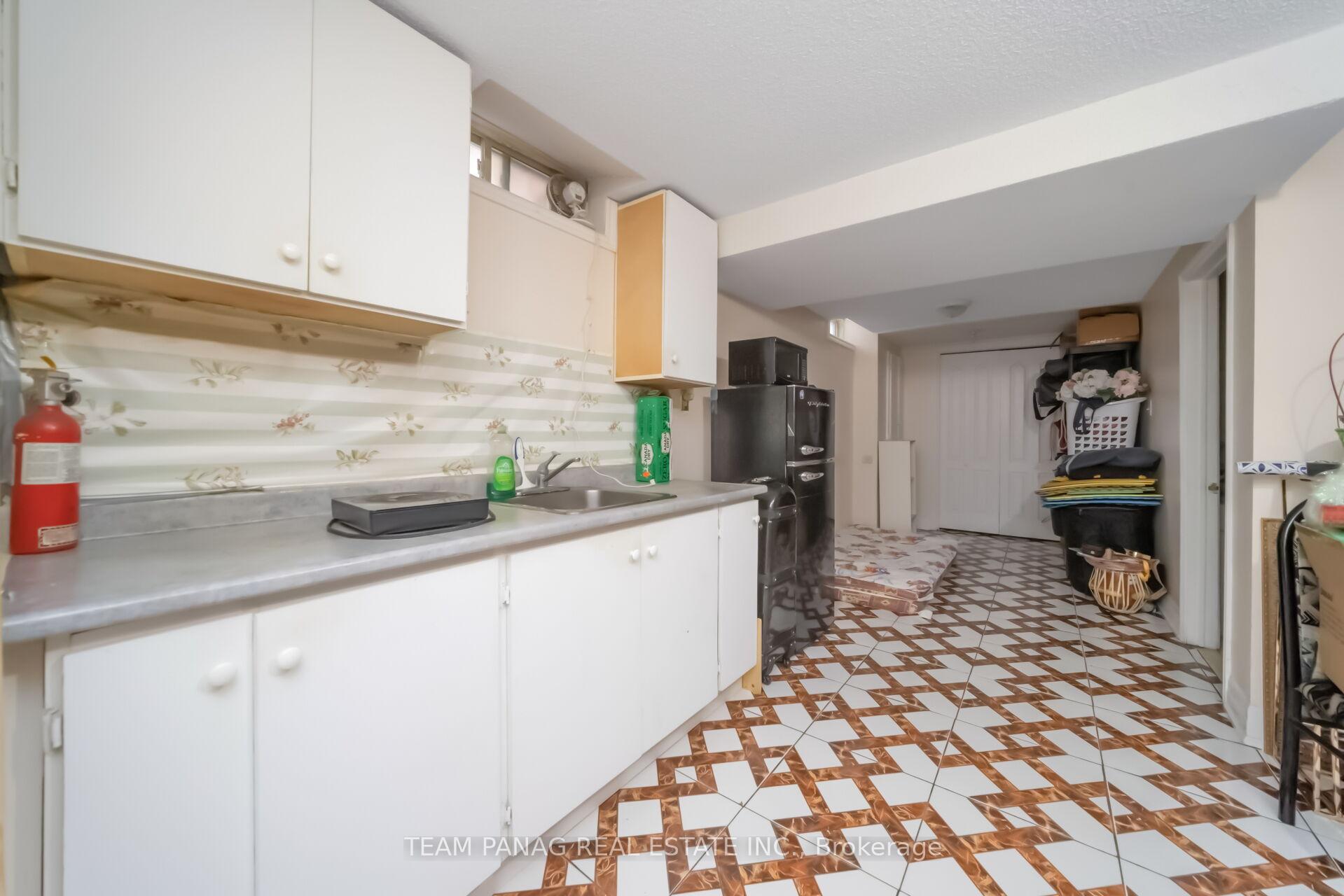 Photo 39 of 10 Hollowgrove Boulevard, Brampton, Vales of Castlemore — HOMEH