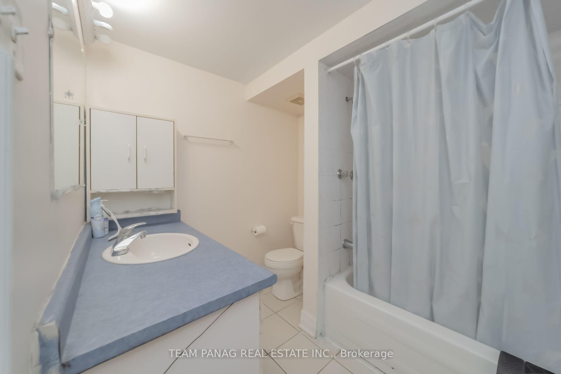 Photo 44 of 10 Hollowgrove Boulevard, Brampton, Vales of Castlemore — HOMEH