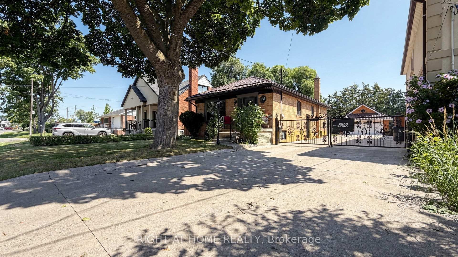 Photo 2 of 87 Riverdale Drive, Etobicoke, Thistletown-Beaumonde Heights — HOMEH