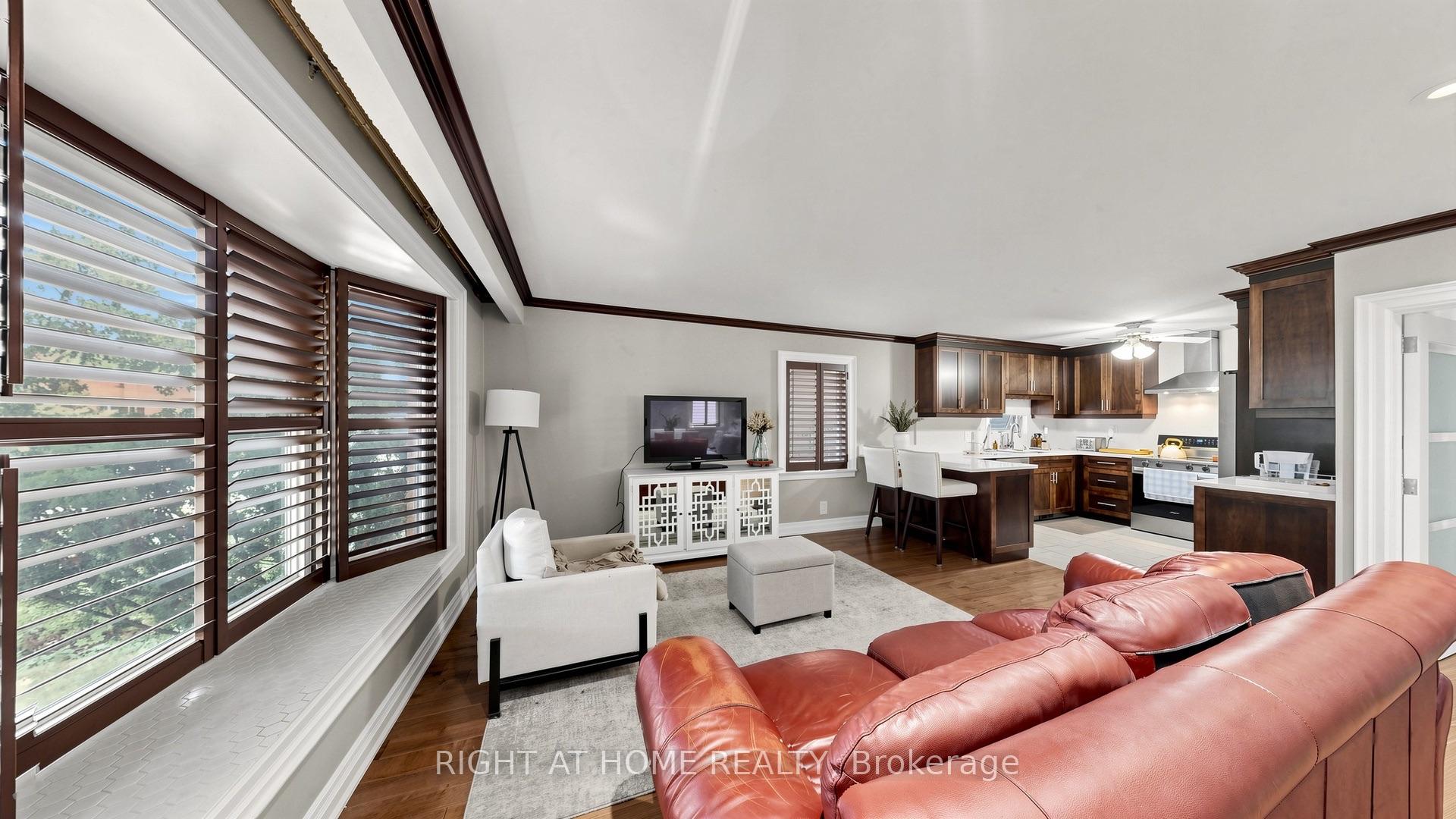 Photo 3 of 87 Riverdale Drive, Etobicoke, Thistletown-Beaumonde Heights — HOMEH