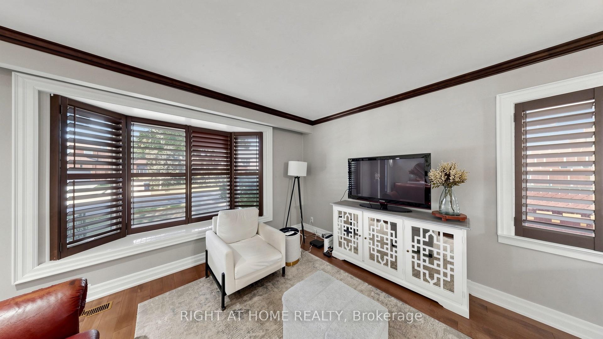 Photo 8 of 87 Riverdale Drive, Etobicoke, Thistletown-Beaumonde Heights — HOMEH