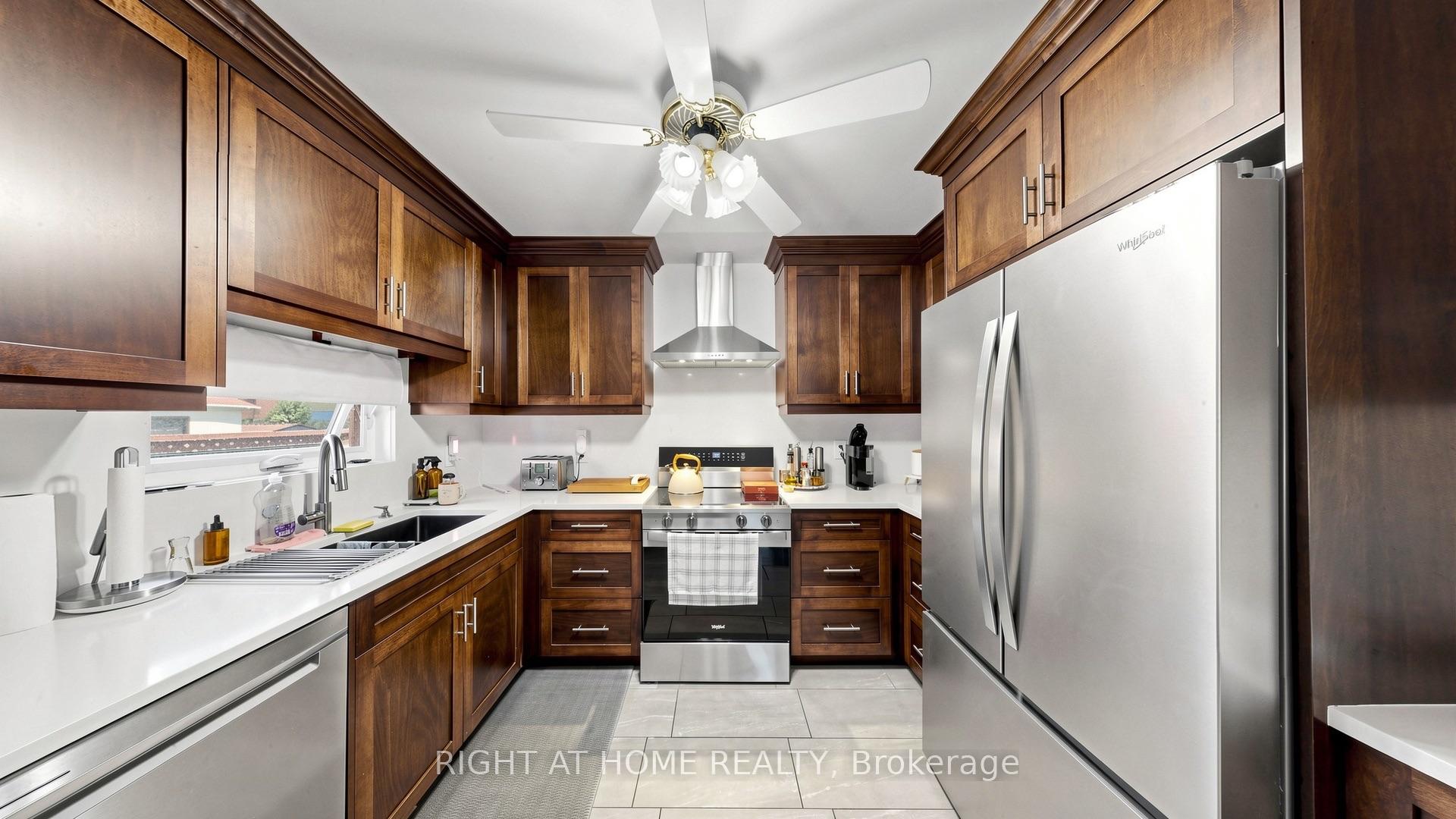 Photo 10 of 87 Riverdale Drive, Etobicoke, Thistletown-Beaumonde Heights — HOMEH